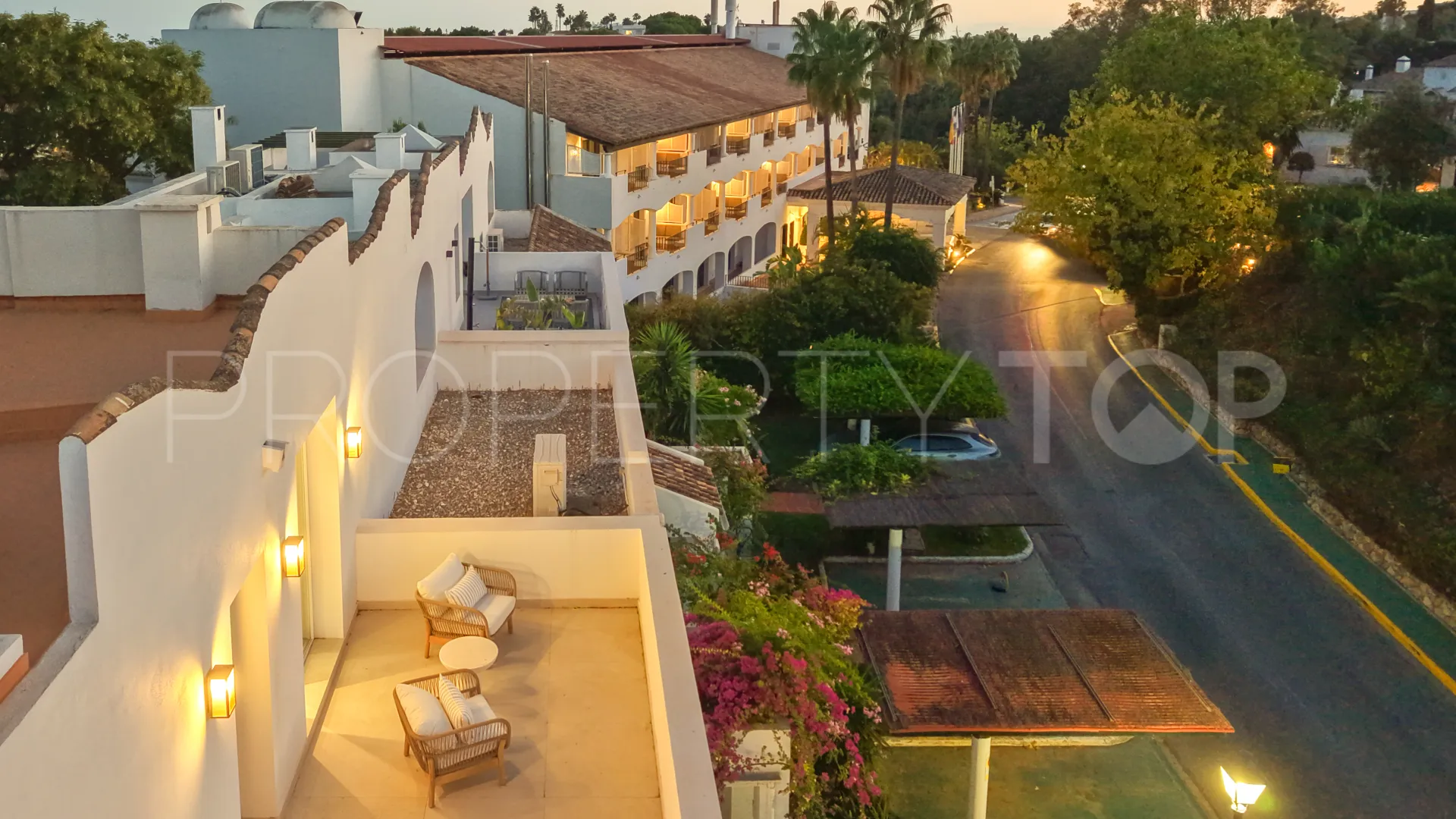 Adosado en venta en La Quinta con 4 dormitorios
