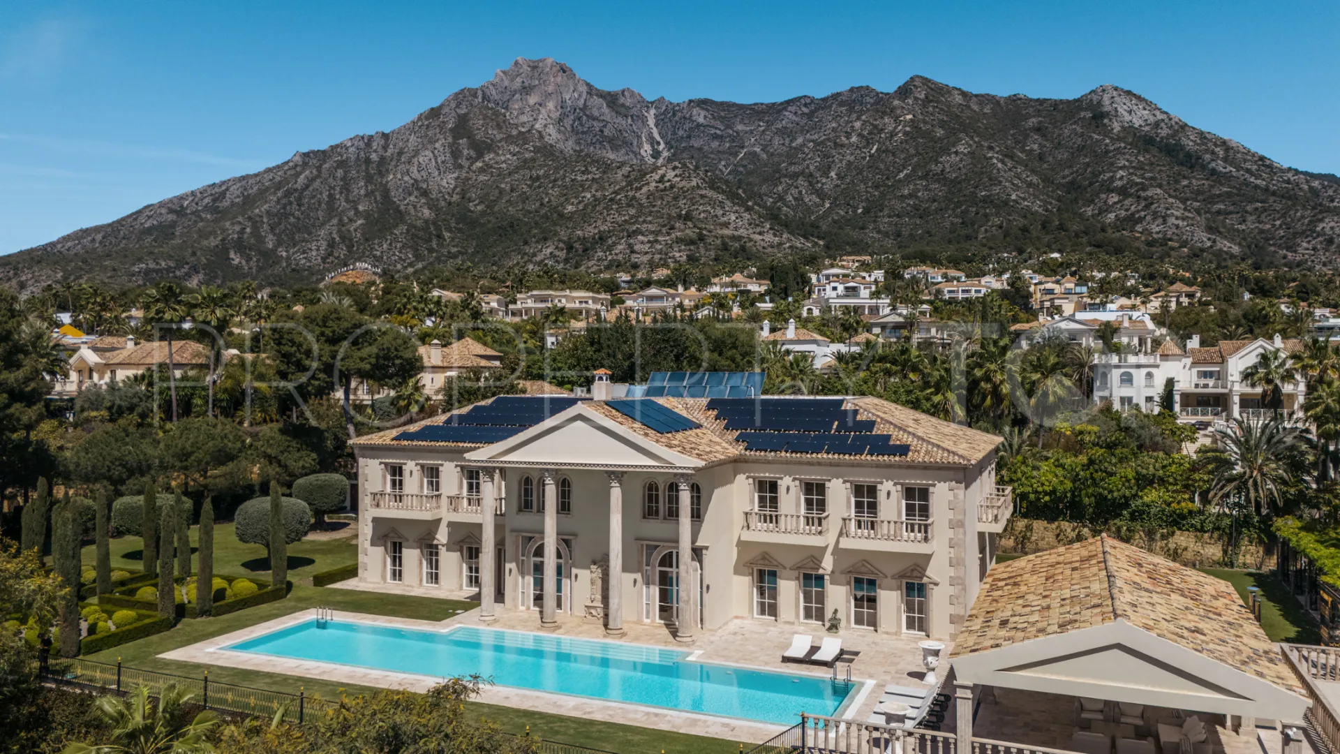 7 bedrooms villa in Sierra Blanca for sale