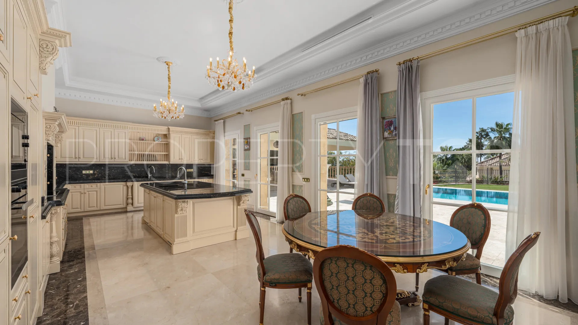 7 bedrooms villa in Sierra Blanca for sale