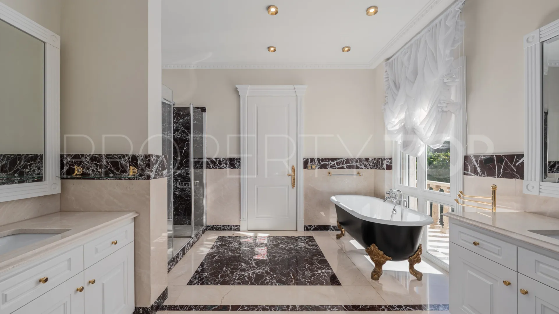 7 bedrooms villa in Sierra Blanca for sale
