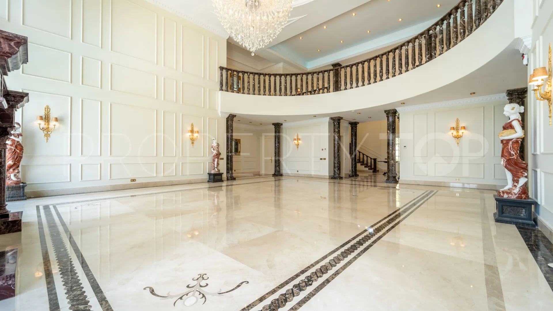 7 bedrooms villa for sale in Sierra Blanca
