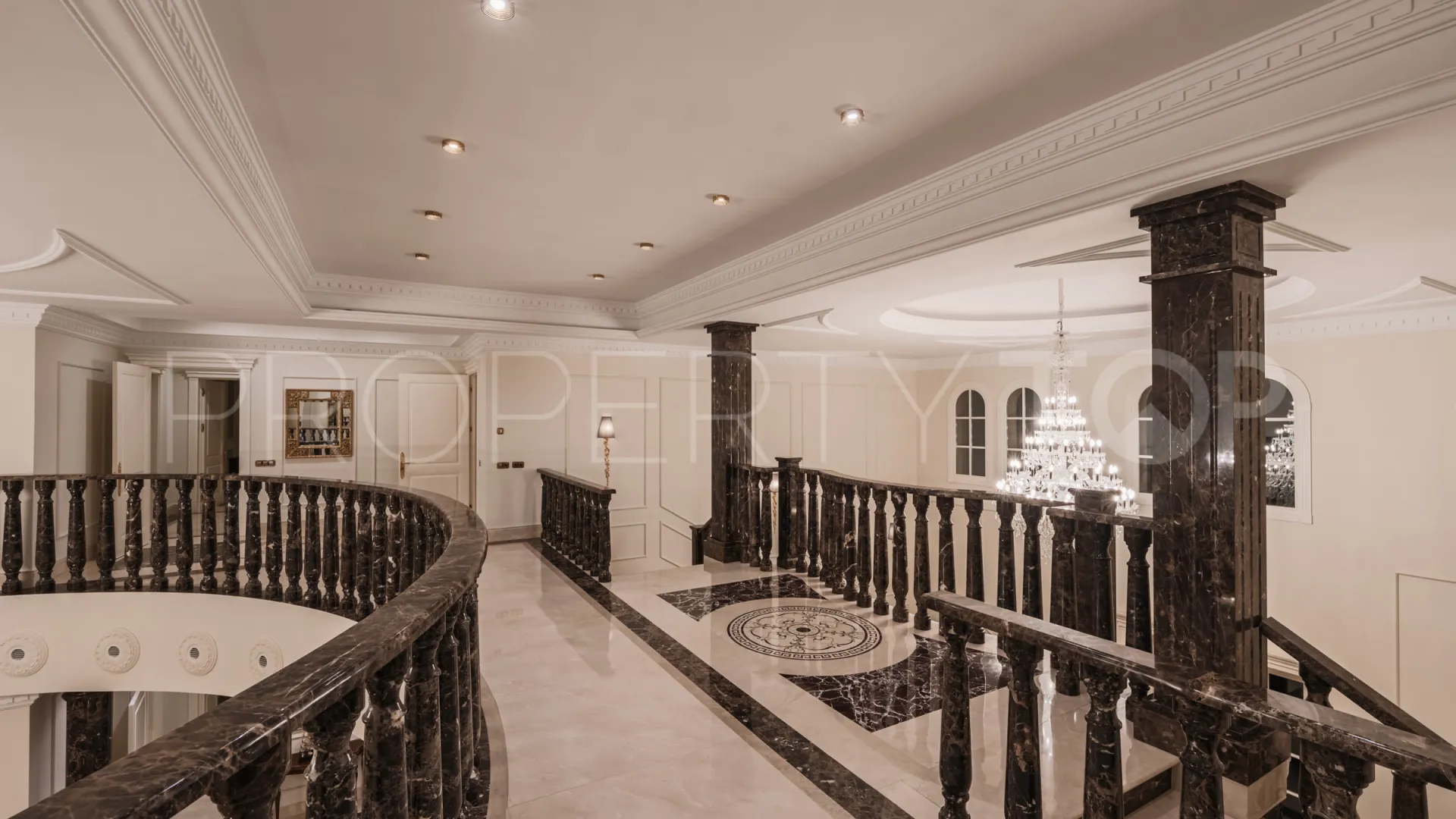 7 bedrooms villa in Sierra Blanca for sale