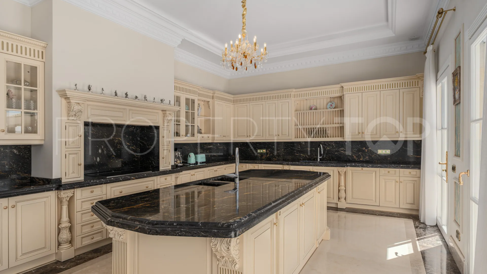 7 bedrooms villa in Sierra Blanca for sale