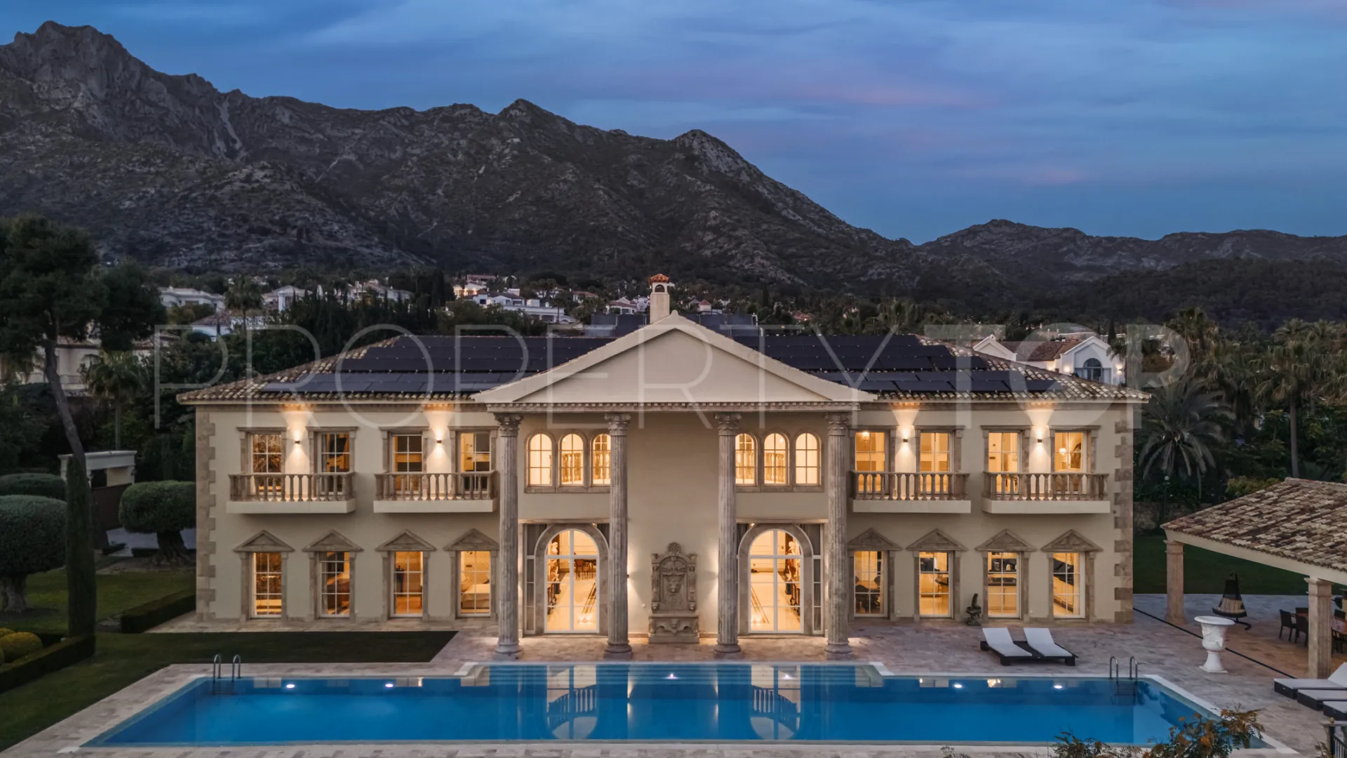 7 bedrooms villa in Sierra Blanca for sale
