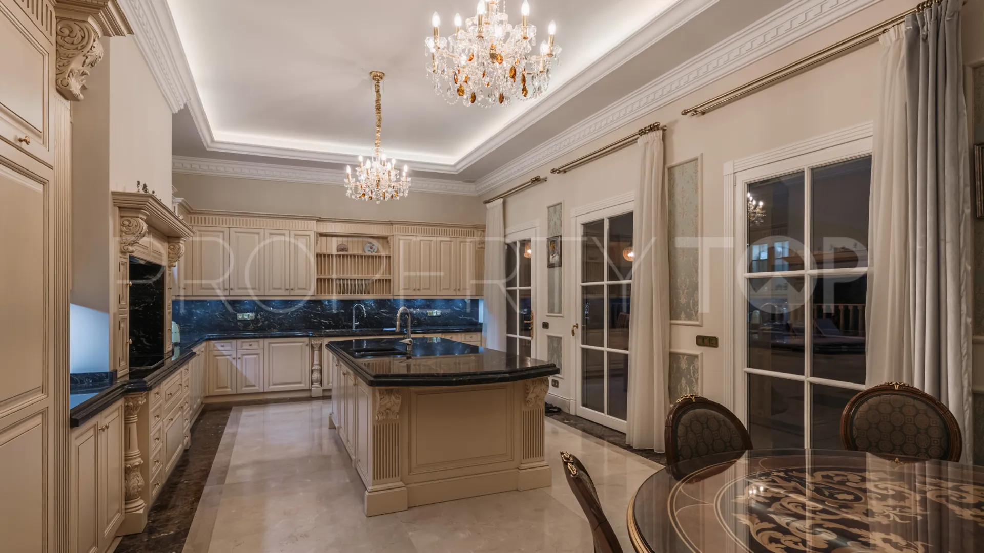 7 bedrooms villa in Sierra Blanca for sale