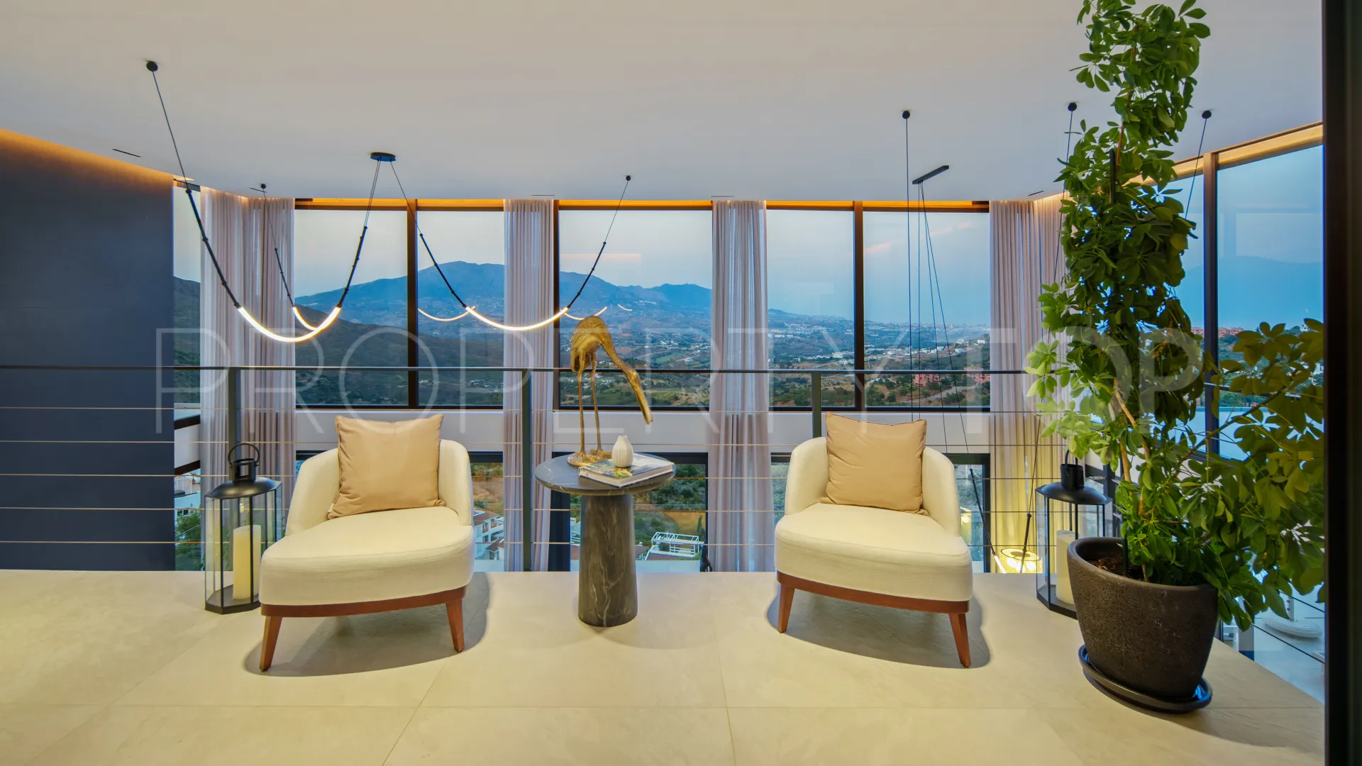 Marbella Este, villa con 6 dormitorios a la venta