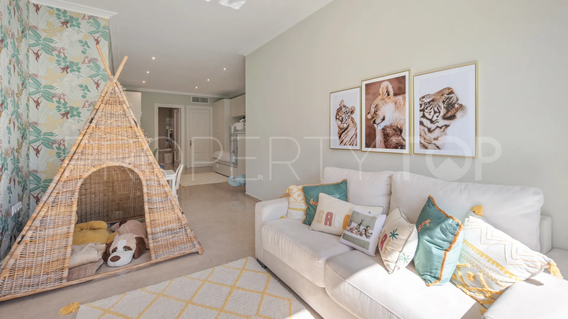 Villa for sale in Marbella Hill Club with 6 bedrooms