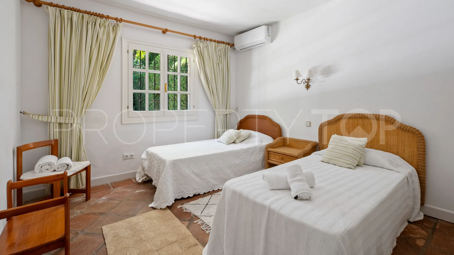 Se vende villa en Benahavis con 8 dormitorios