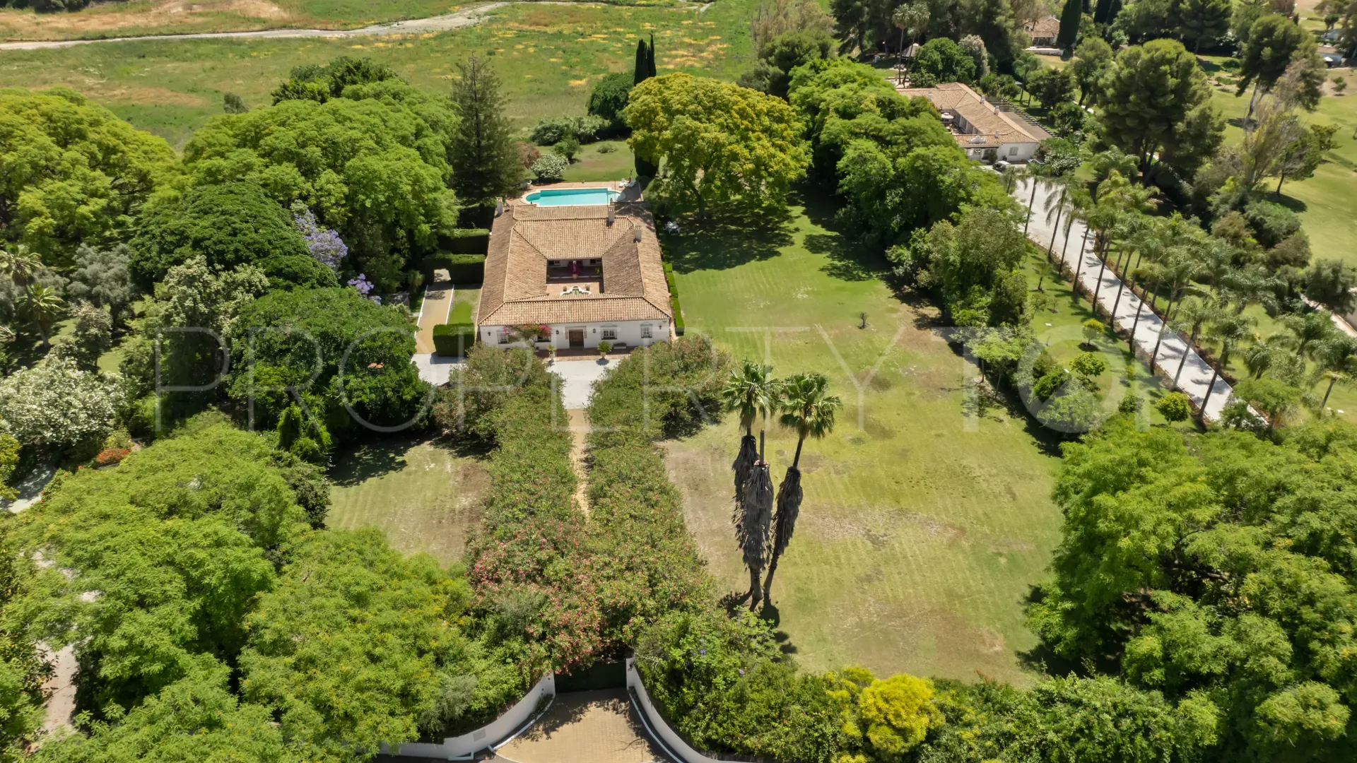 Se vende villa en Benahavis con 8 dormitorios