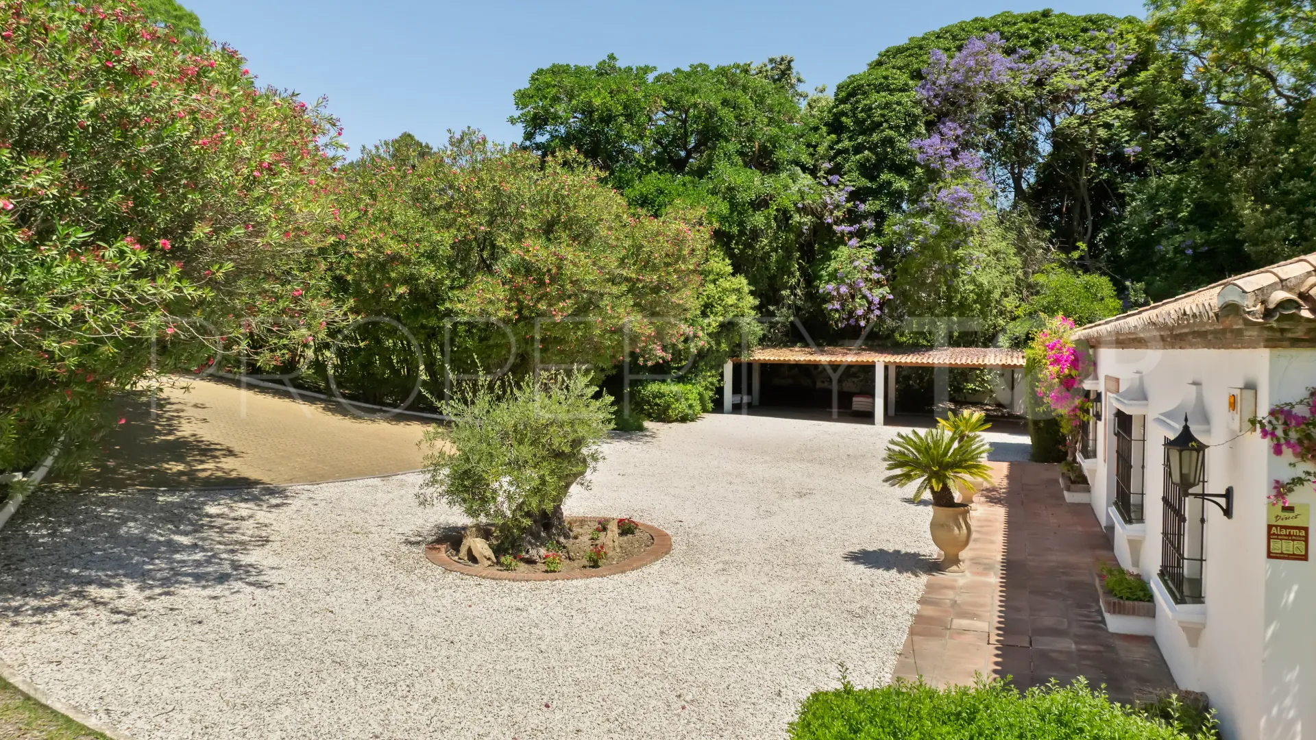 Se vende villa en Benahavis con 8 dormitorios