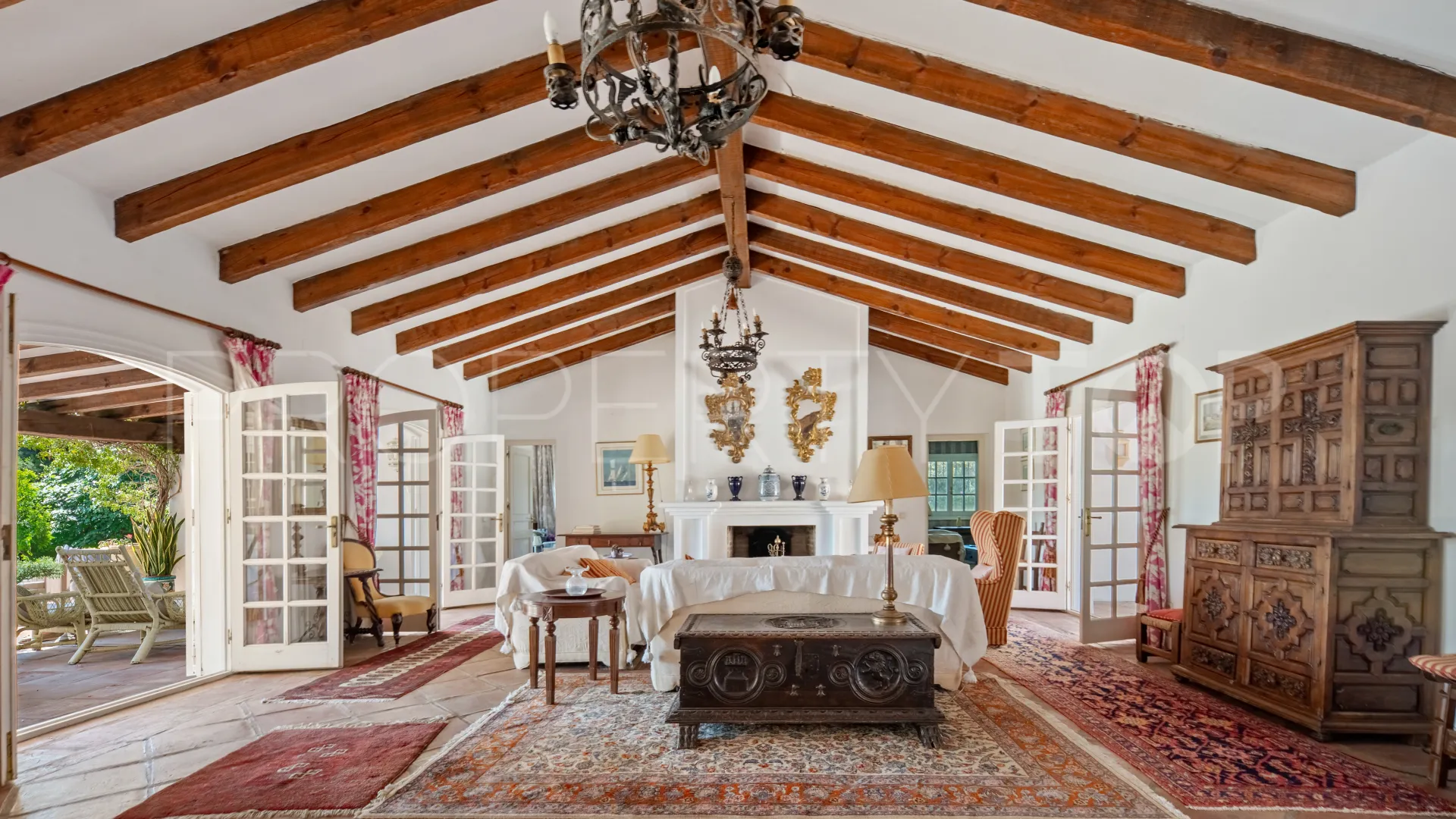 Se vende villa en Benahavis con 8 dormitorios