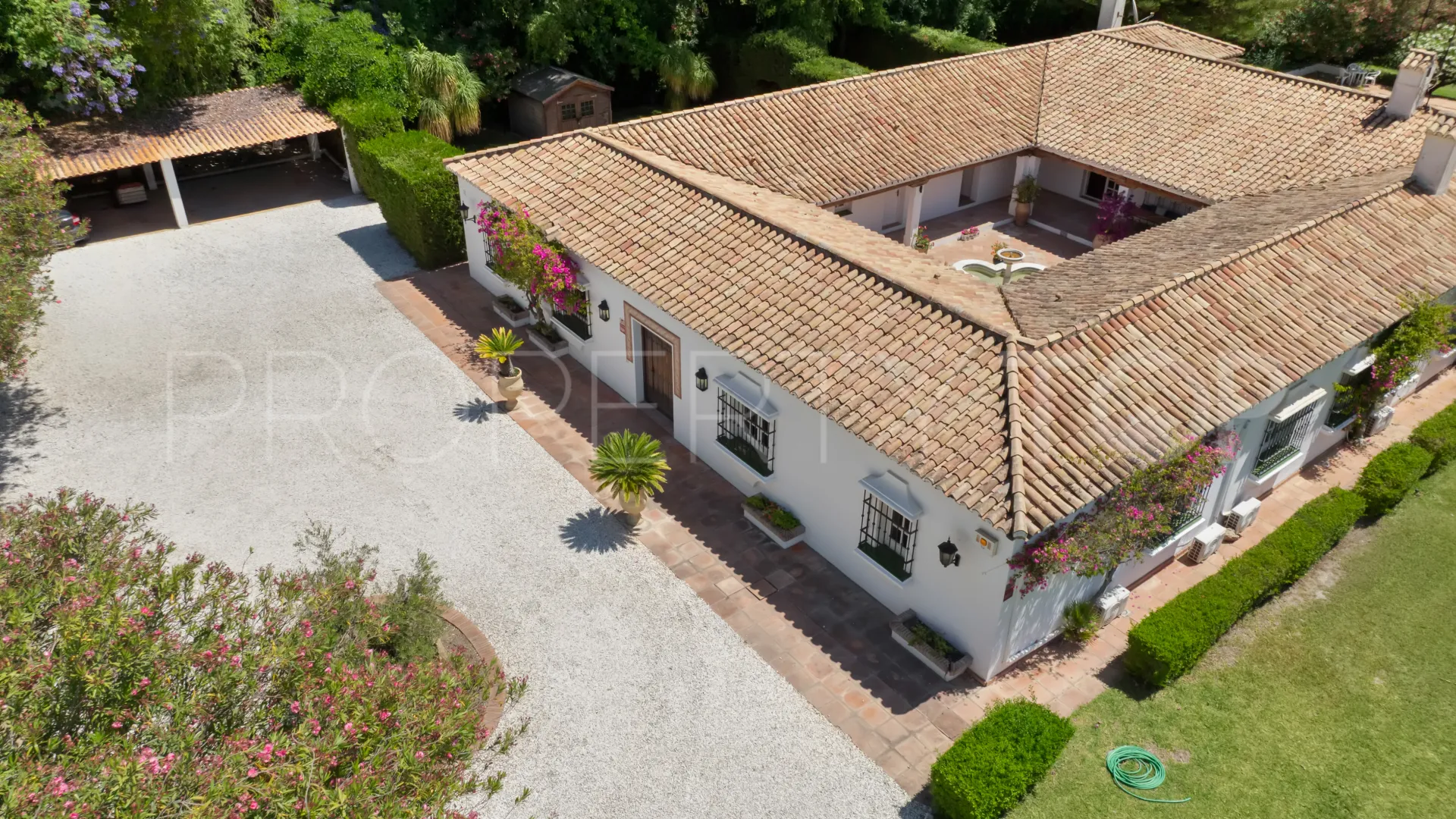 Se vende villa en Benahavis con 8 dormitorios