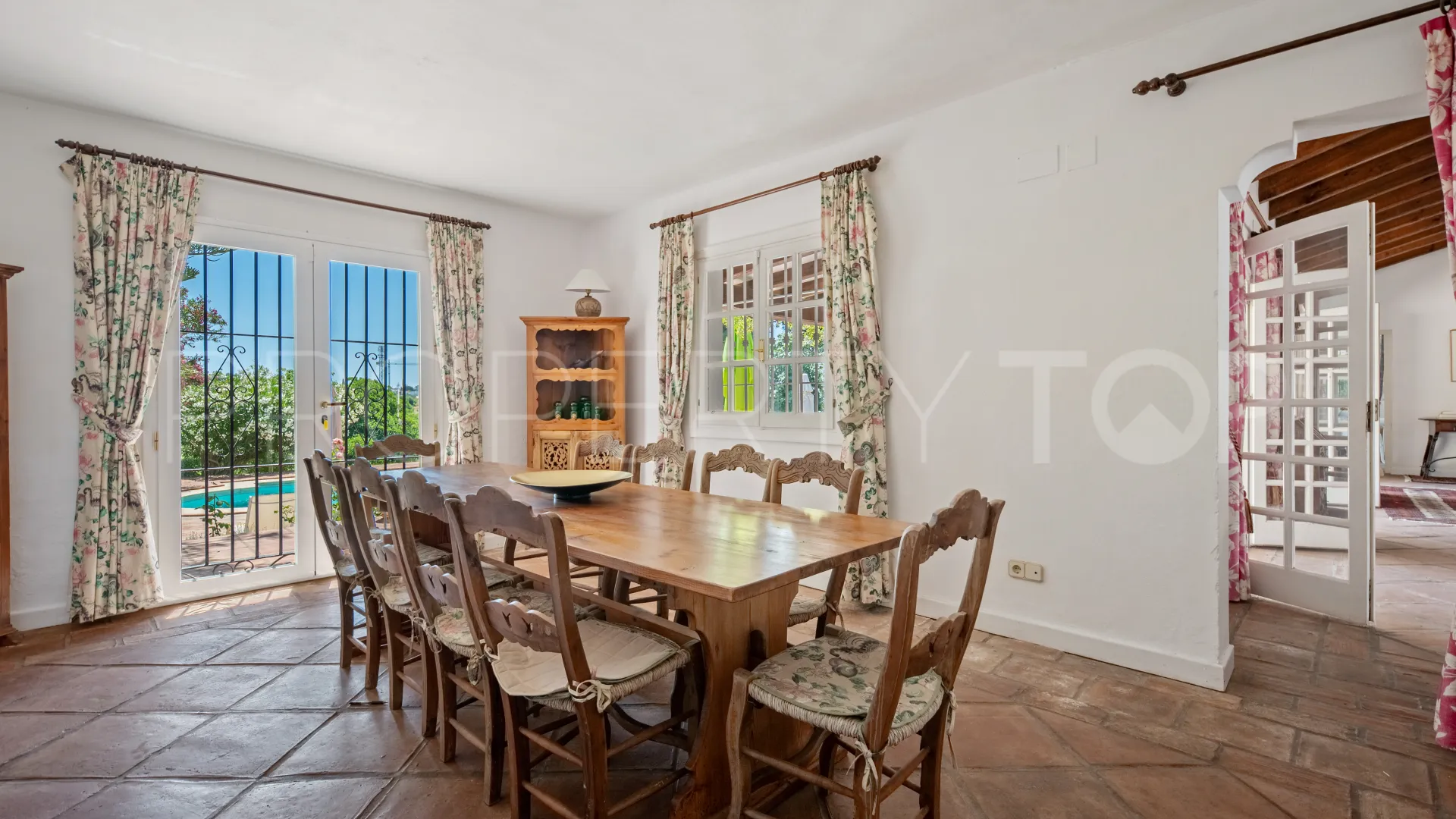 Se vende villa en Benahavis con 8 dormitorios