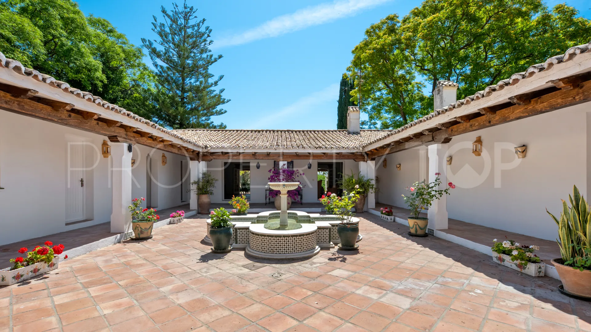 Se vende villa en Benahavis con 8 dormitorios