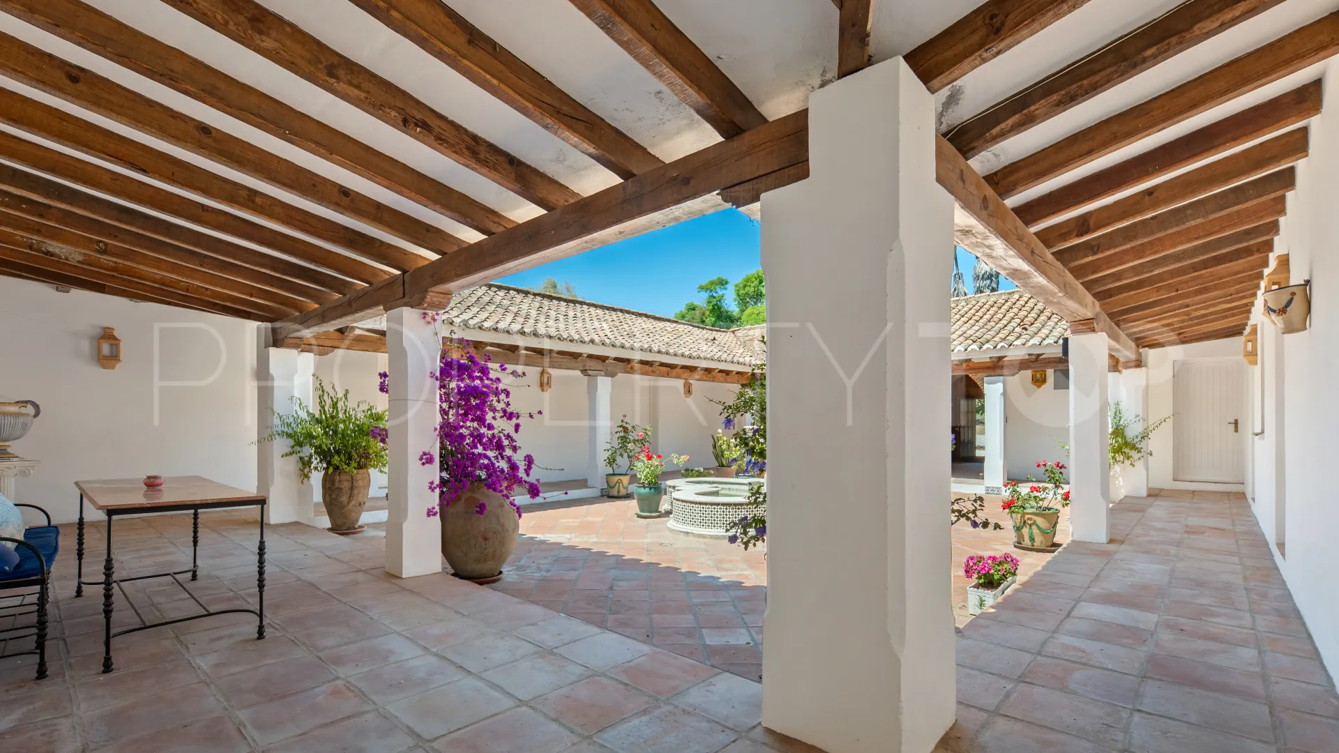 Se vende villa en Benahavis con 8 dormitorios