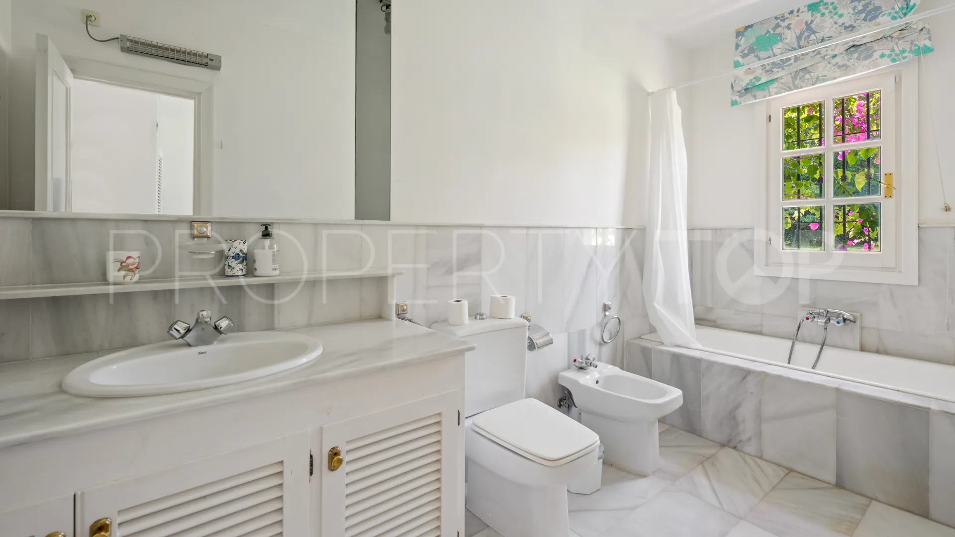 Se vende villa en Benahavis con 8 dormitorios