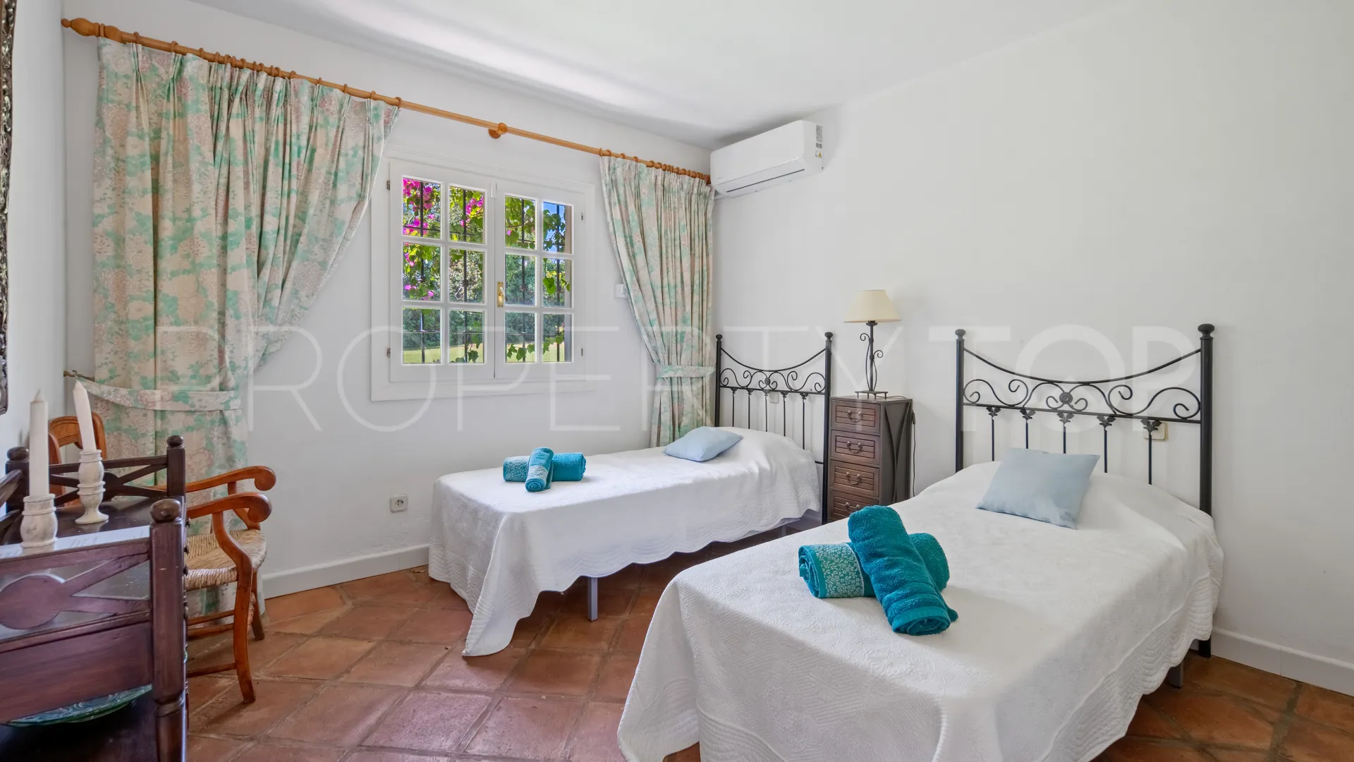 Se vende villa en Benahavis con 8 dormitorios