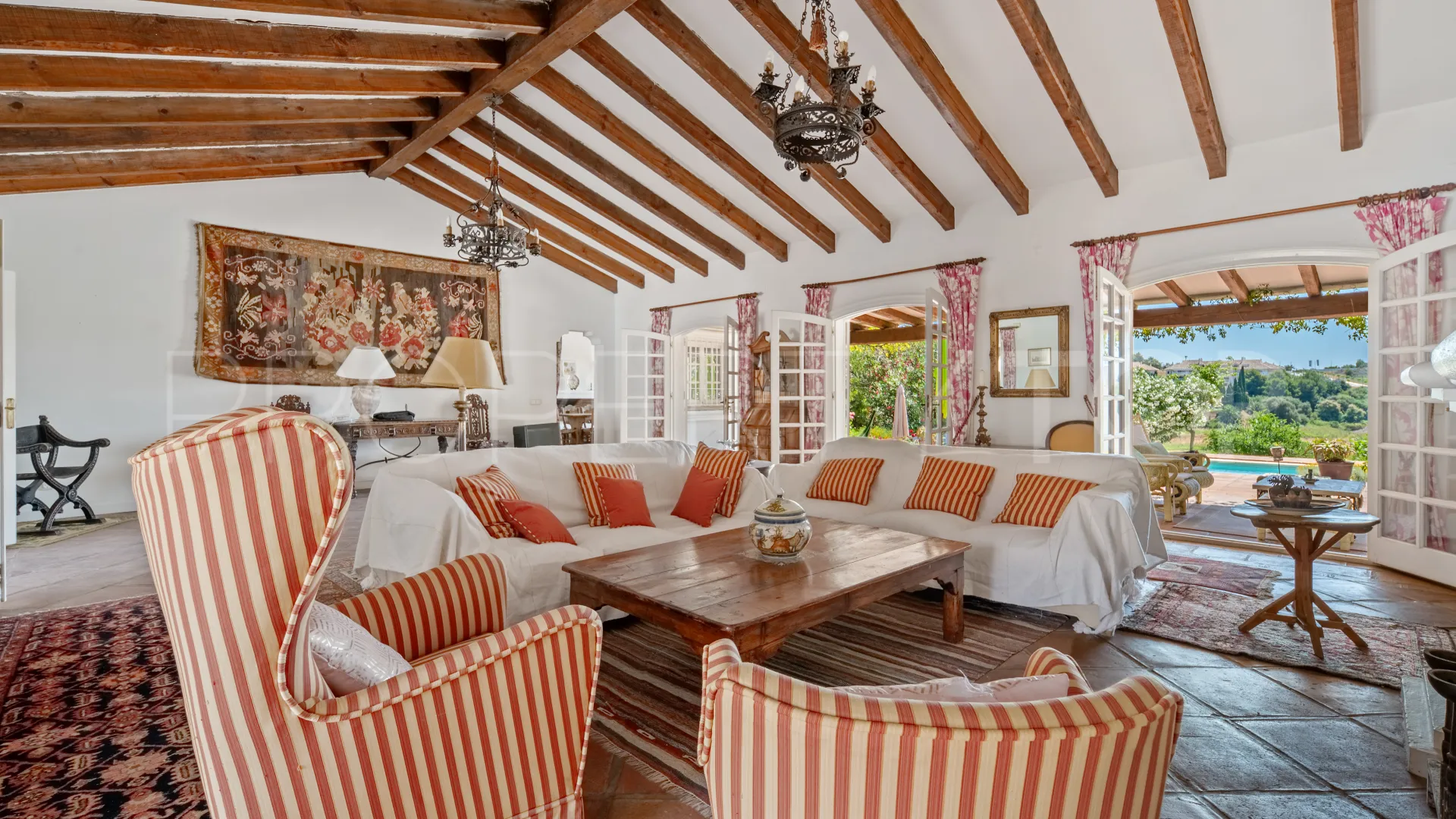 Se vende villa en Benahavis con 8 dormitorios