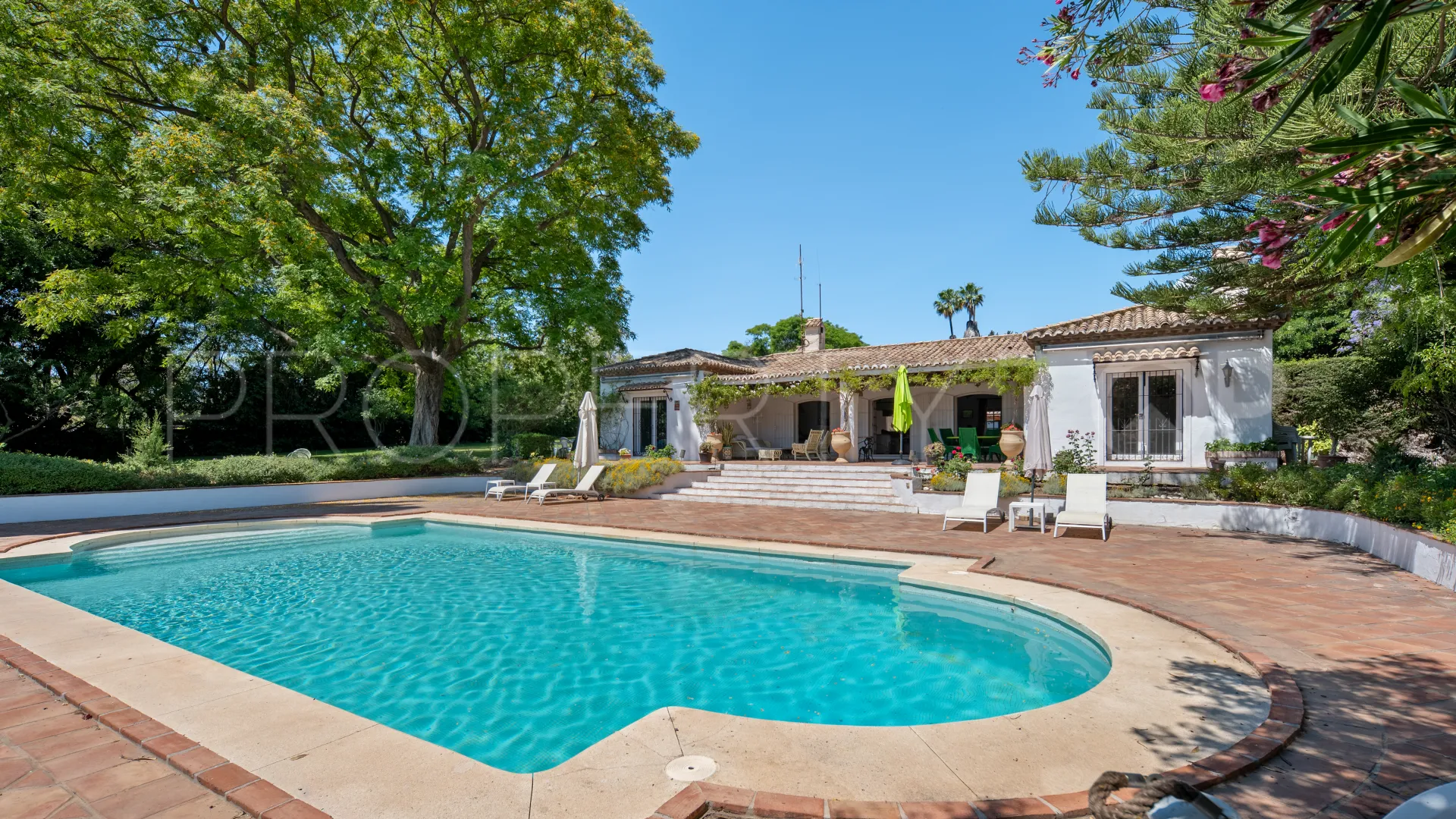 Se vende villa en Benahavis con 8 dormitorios