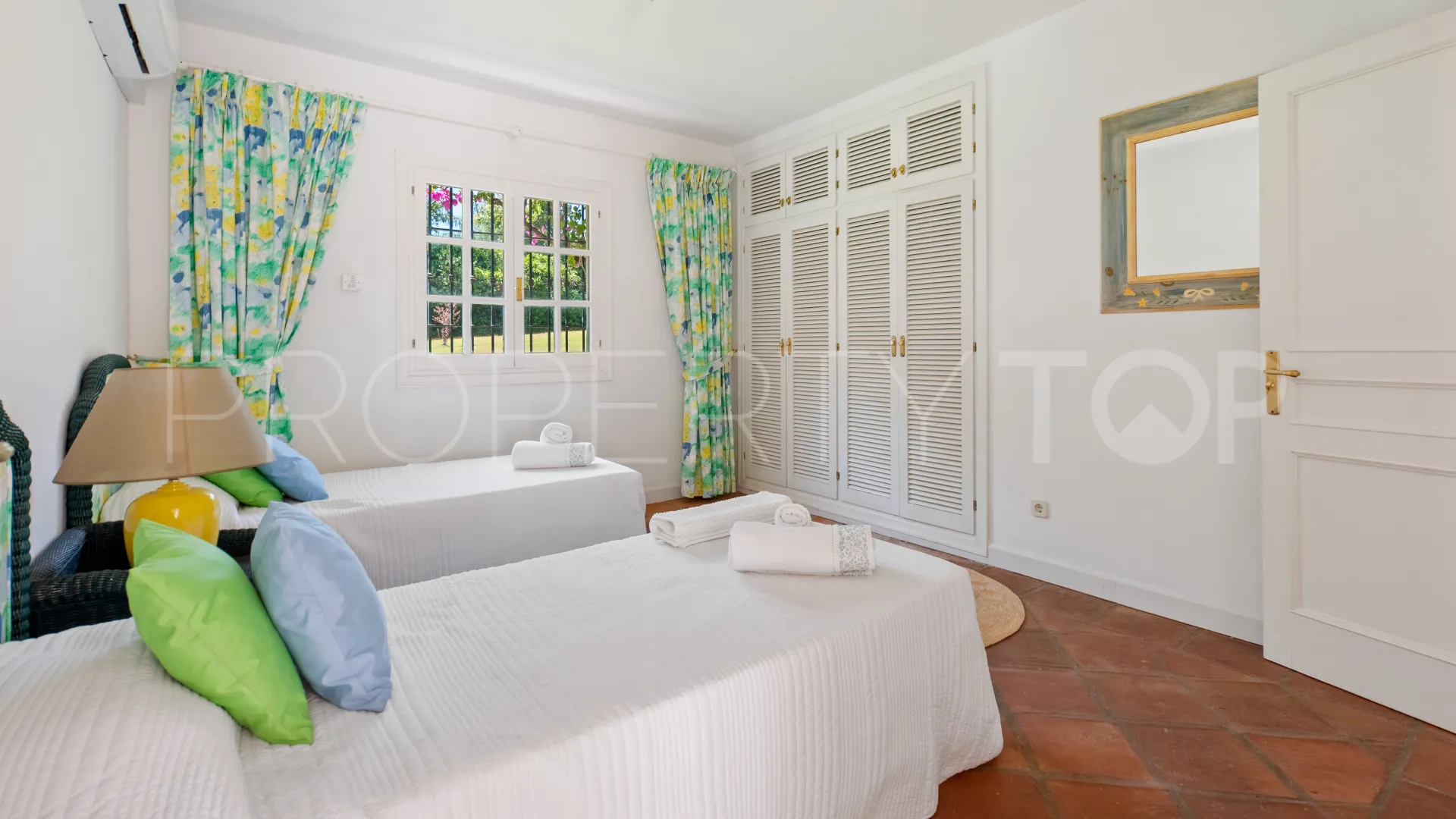 Se vende villa en Benahavis con 8 dormitorios