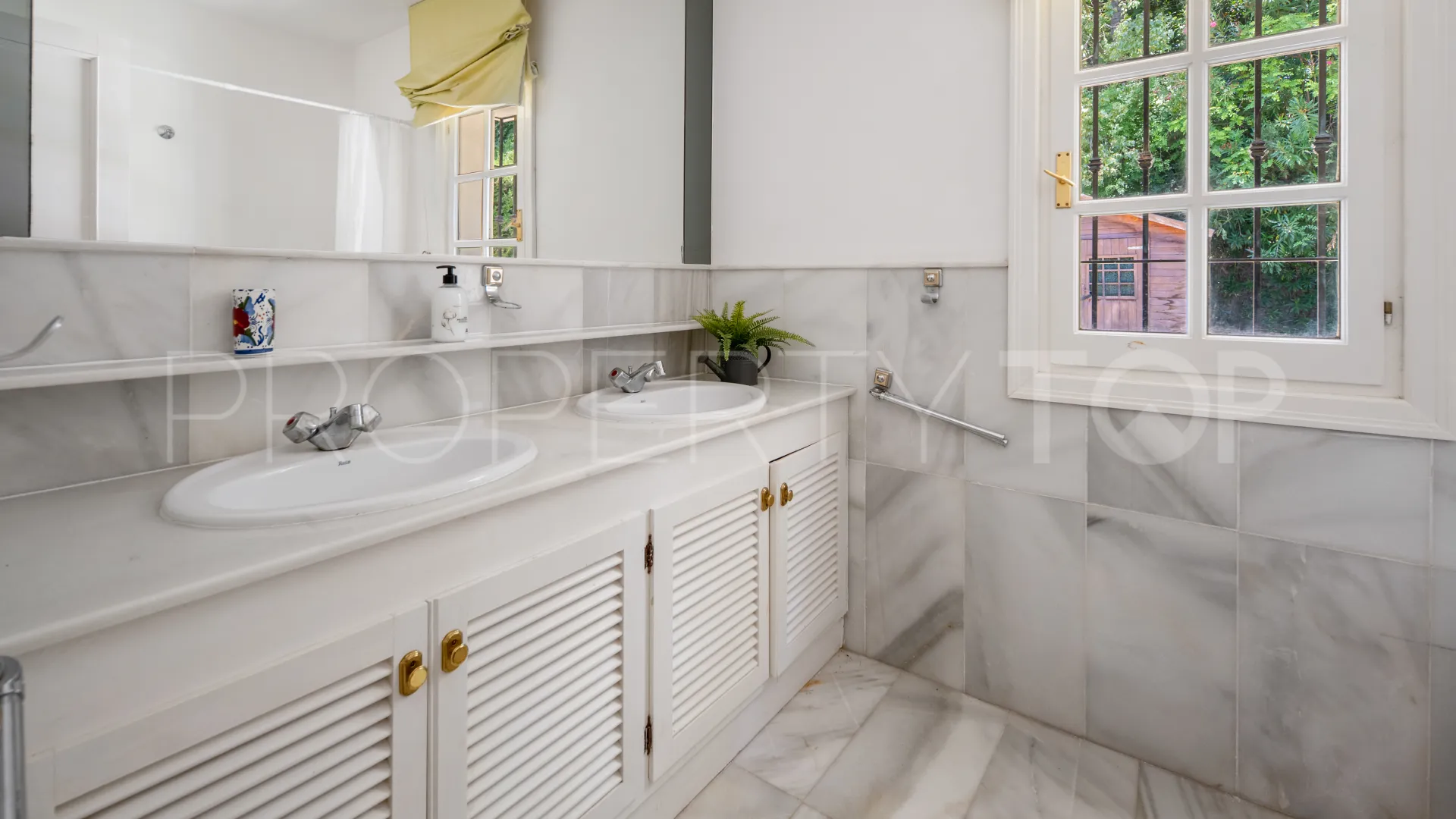Se vende villa en Benahavis con 8 dormitorios