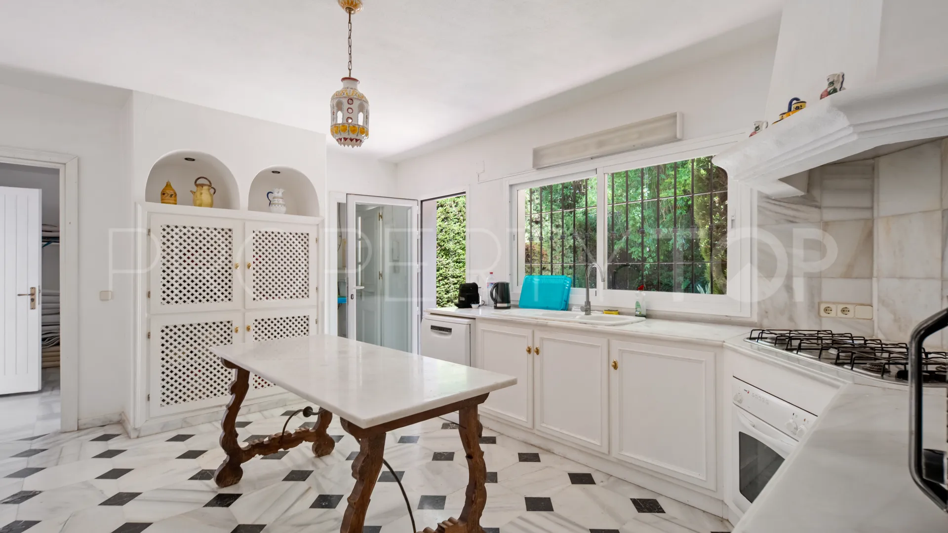 Se vende villa en Benahavis con 8 dormitorios