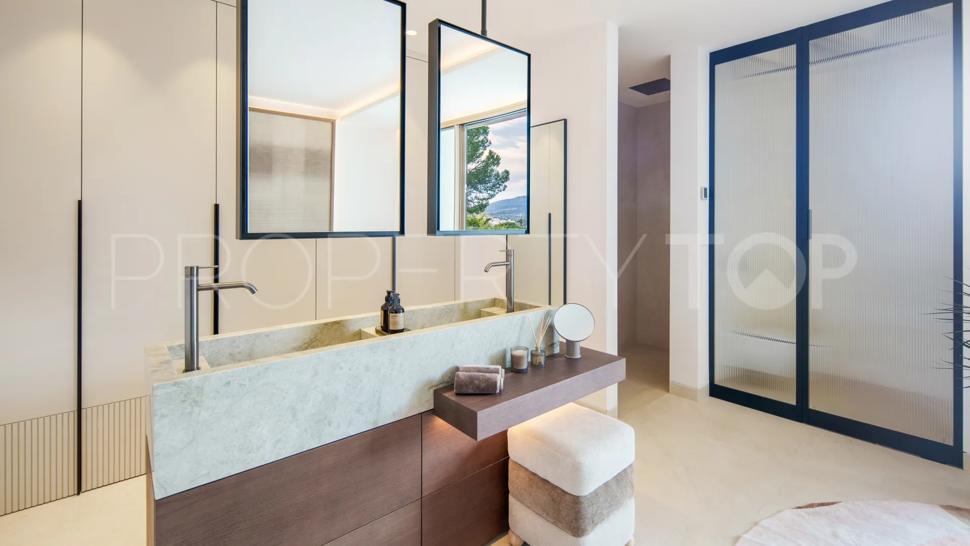 Villa en venta de 5 dormitorios en Nueva Andalucia