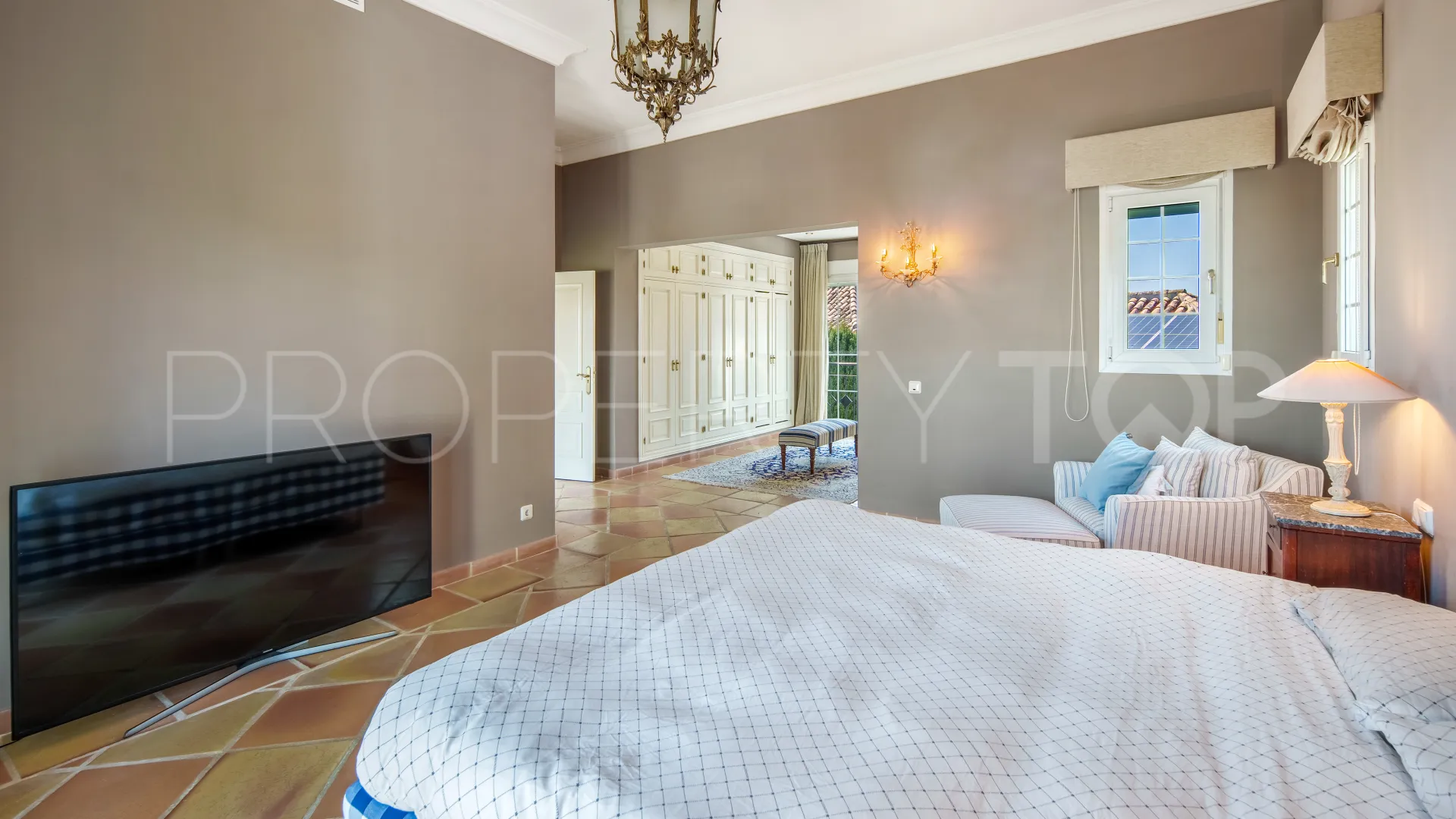 For sale villa with 5 bedrooms in Haza del Conde