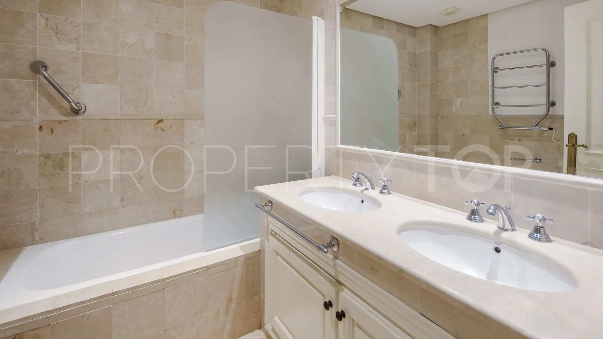 For sale villa with 5 bedrooms in Haza del Conde