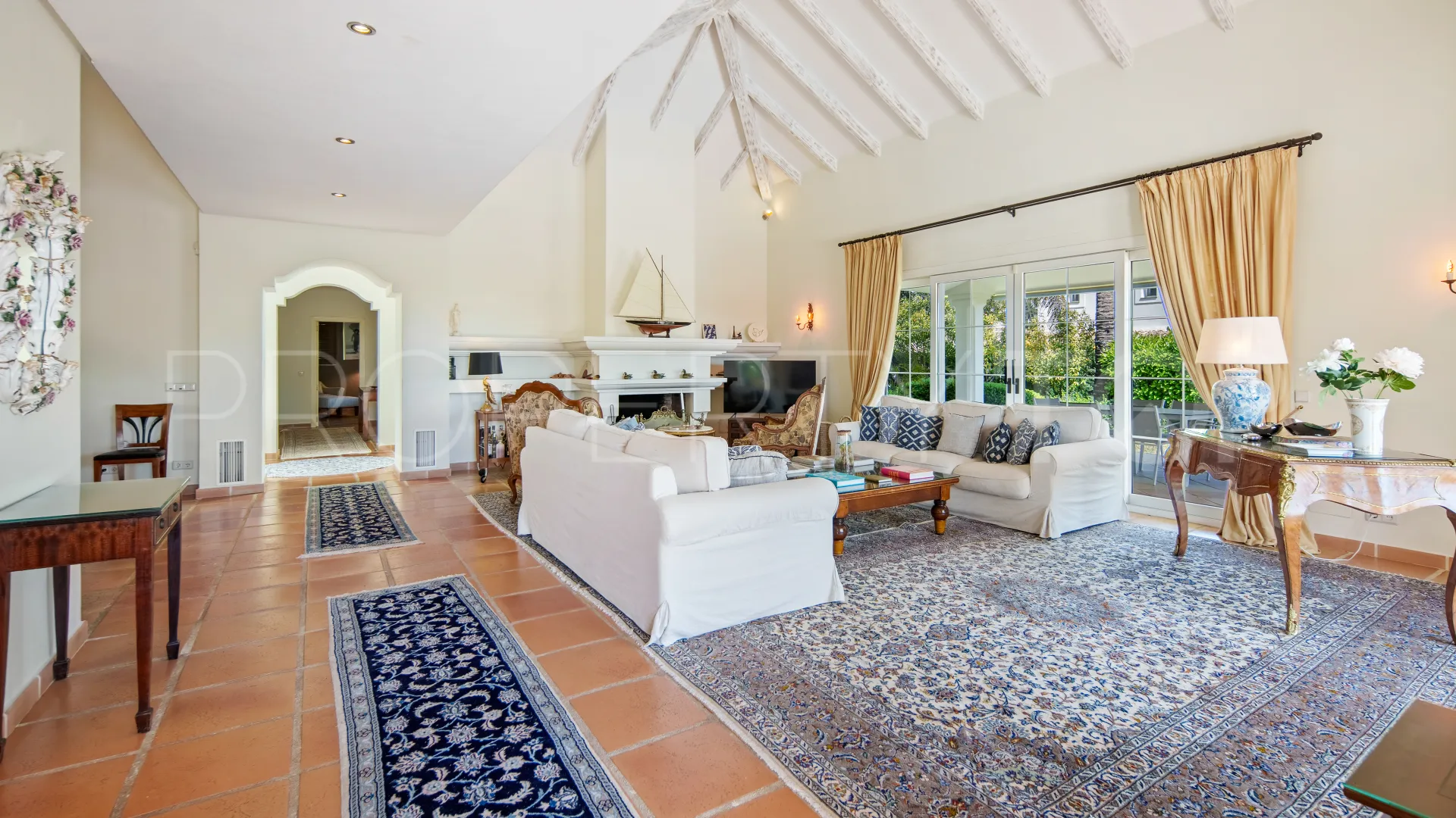 For sale villa with 5 bedrooms in Haza del Conde