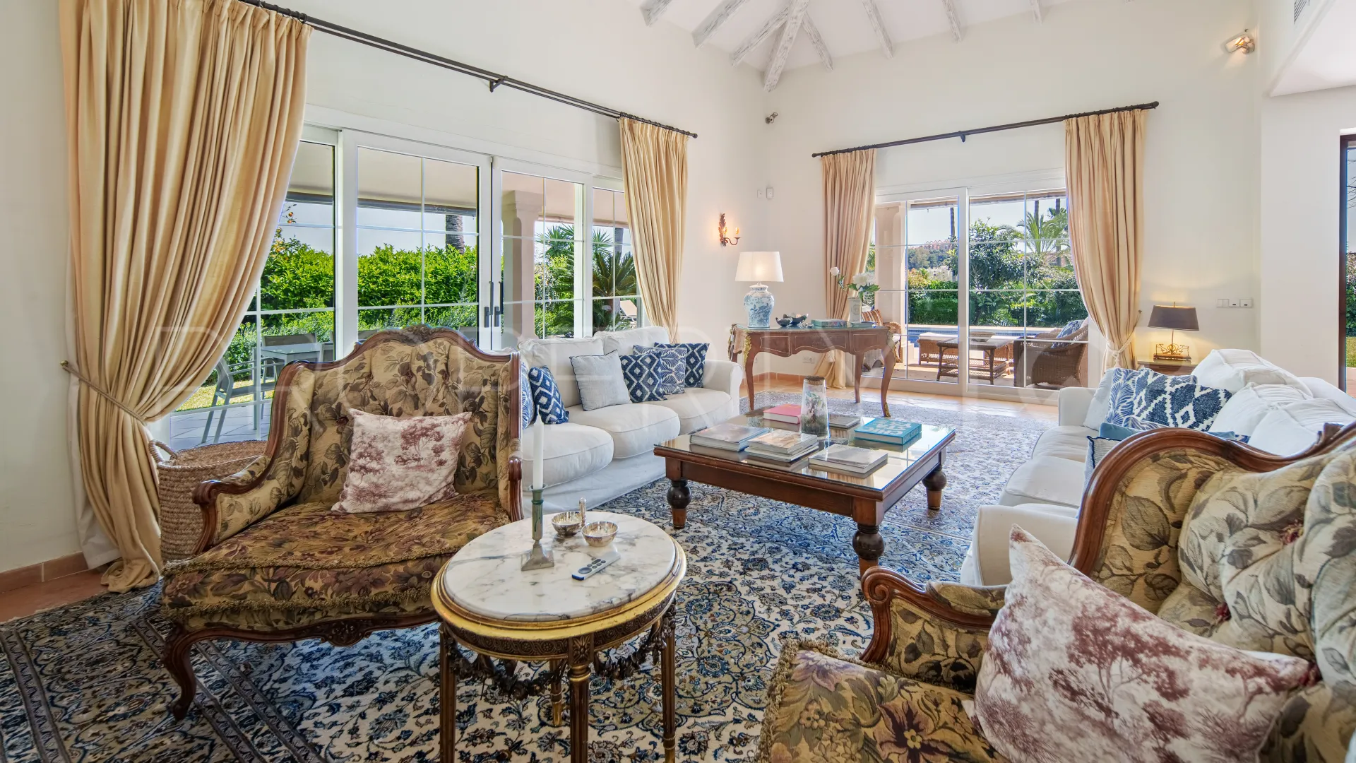 For sale villa with 5 bedrooms in Haza del Conde