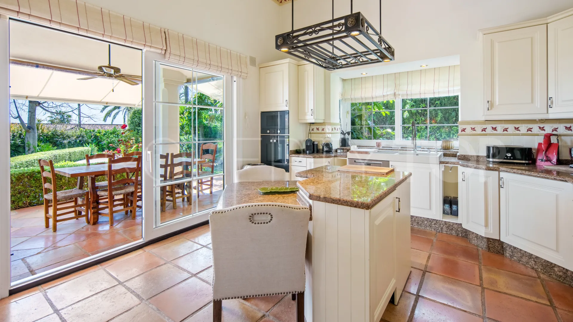 For sale villa with 5 bedrooms in Haza del Conde