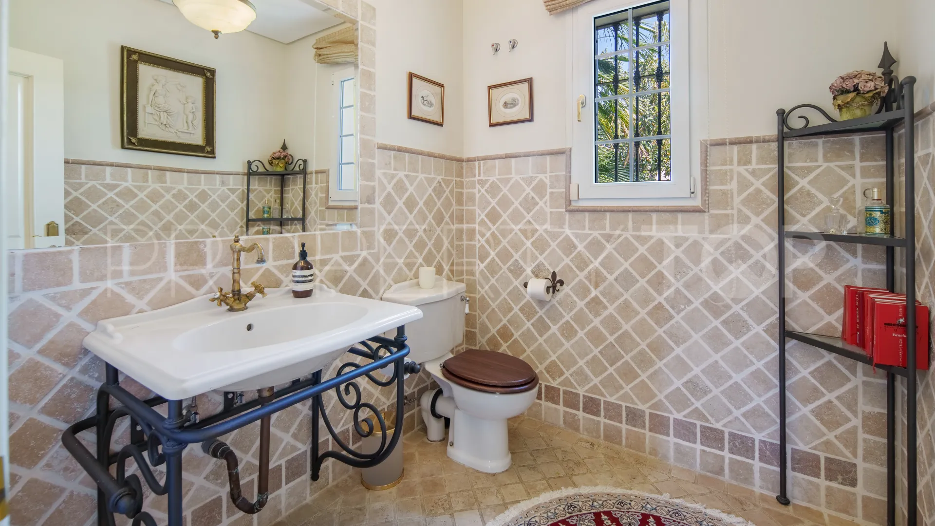 For sale villa with 5 bedrooms in Haza del Conde