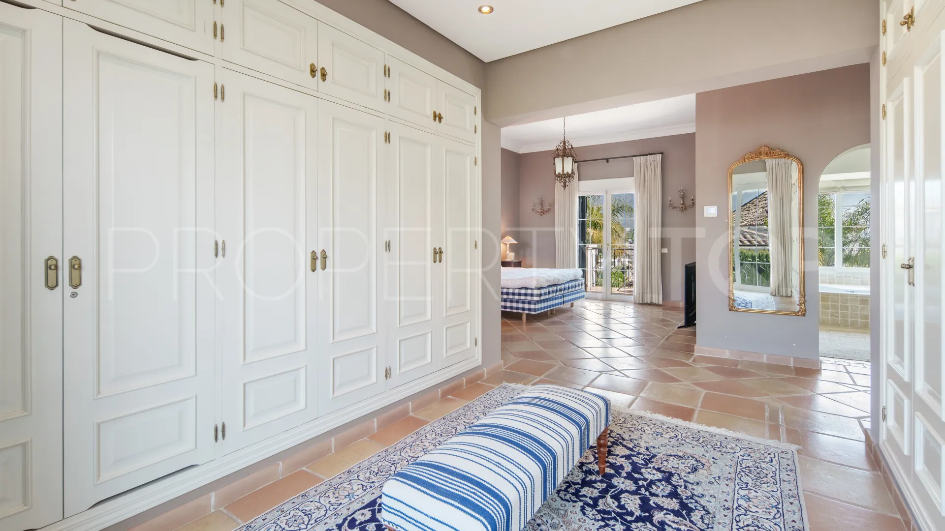 For sale villa with 5 bedrooms in Haza del Conde