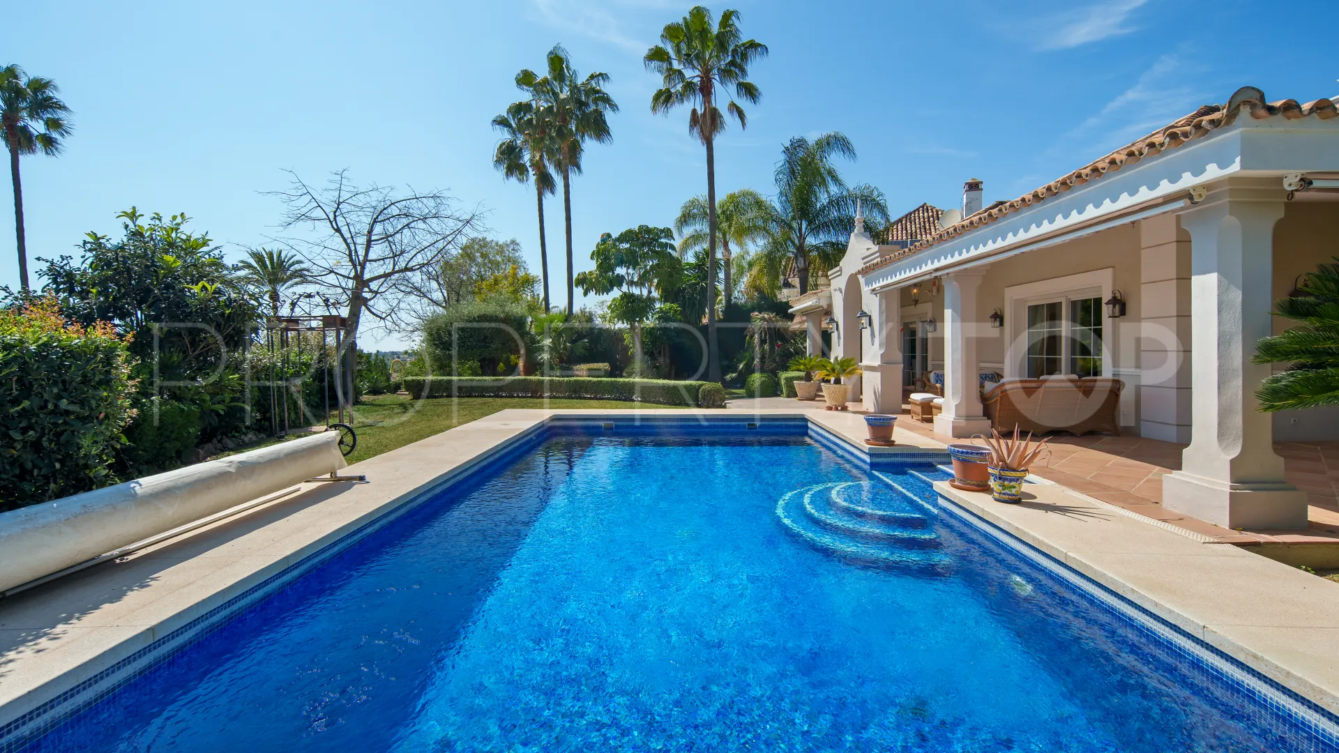 For sale villa with 5 bedrooms in Haza del Conde