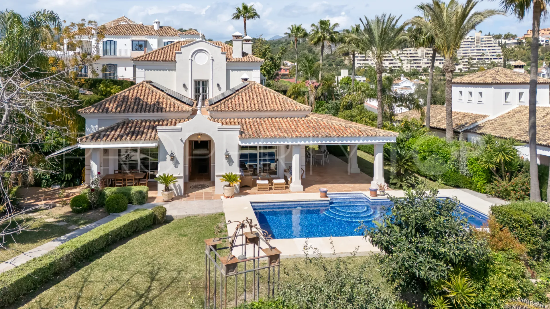 For sale villa with 5 bedrooms in Haza del Conde