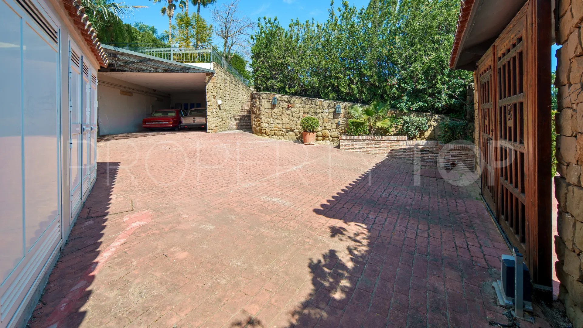 For sale villa with 5 bedrooms in Haza del Conde