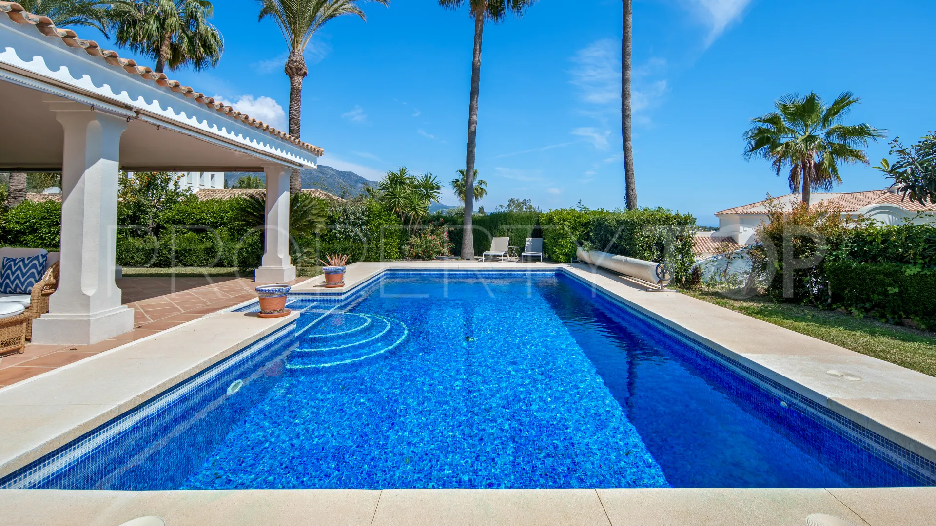 For sale villa with 5 bedrooms in Haza del Conde