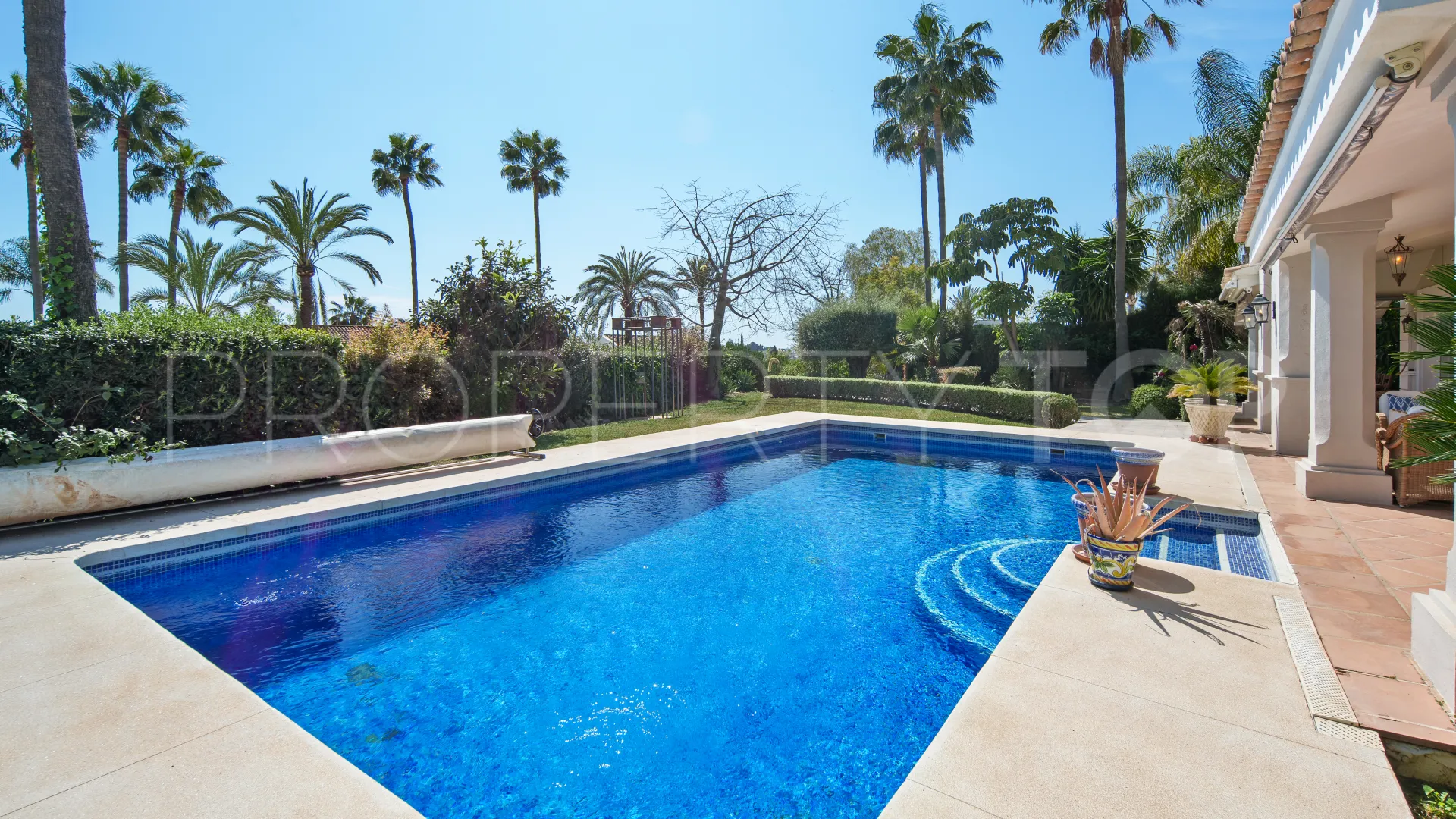 For sale villa with 5 bedrooms in Haza del Conde