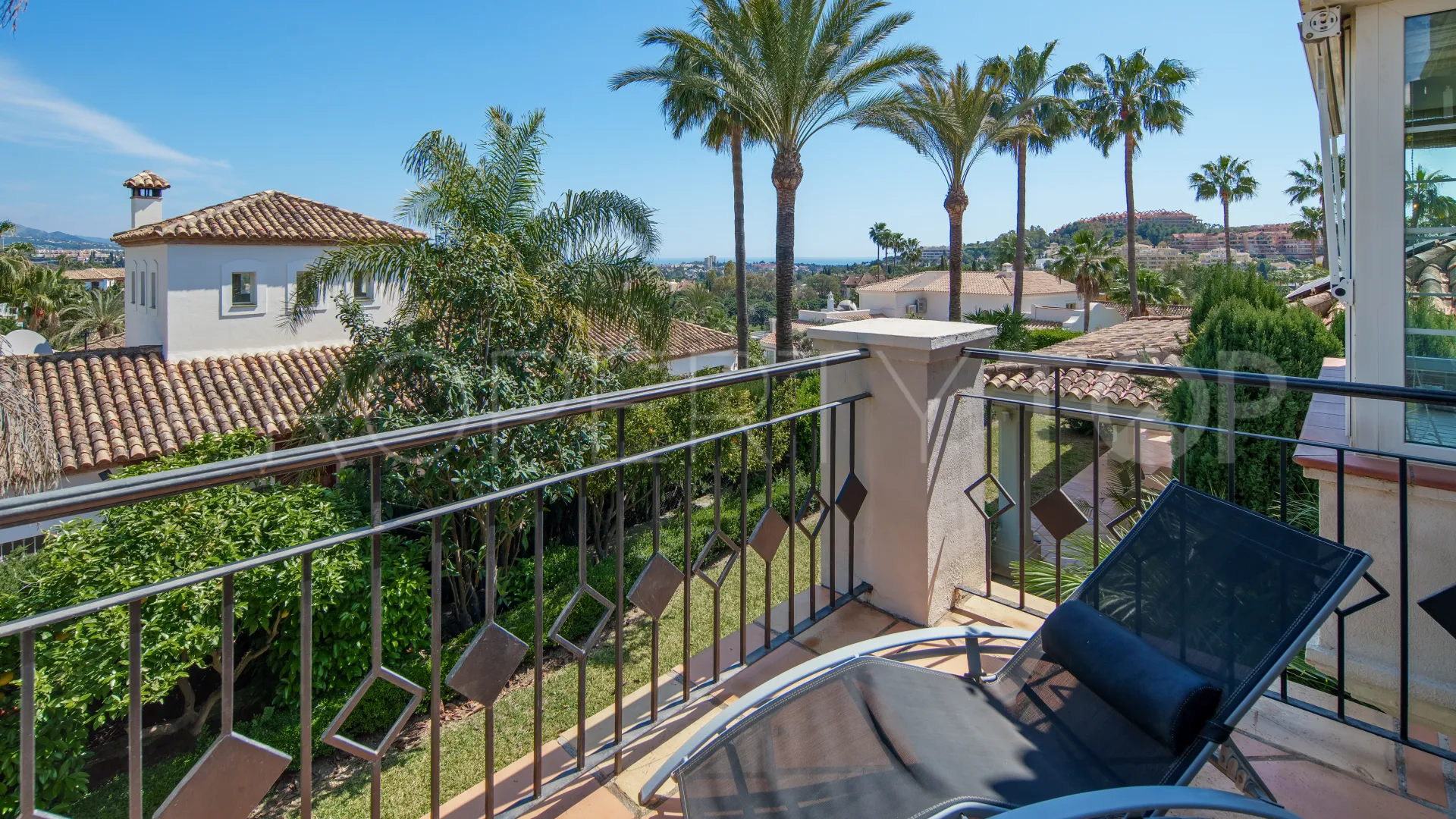 For sale villa with 5 bedrooms in Haza del Conde