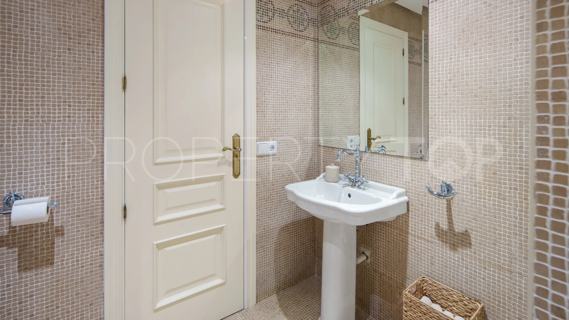 For sale villa with 5 bedrooms in Haza del Conde