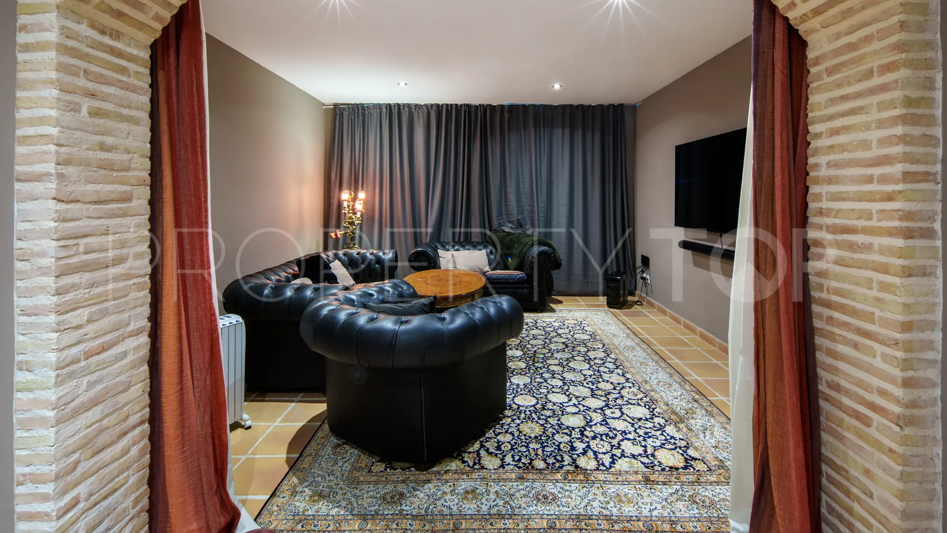For sale villa with 5 bedrooms in Haza del Conde