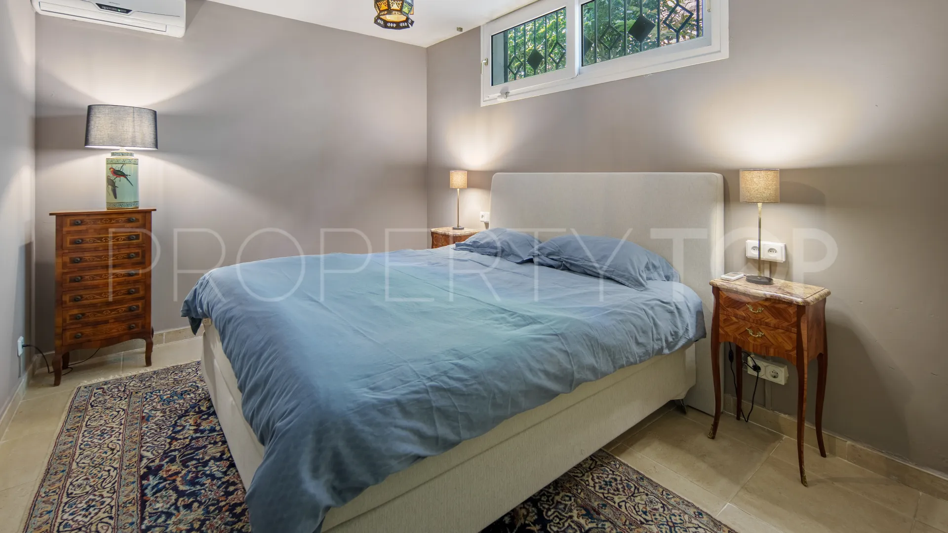 For sale villa with 5 bedrooms in Haza del Conde