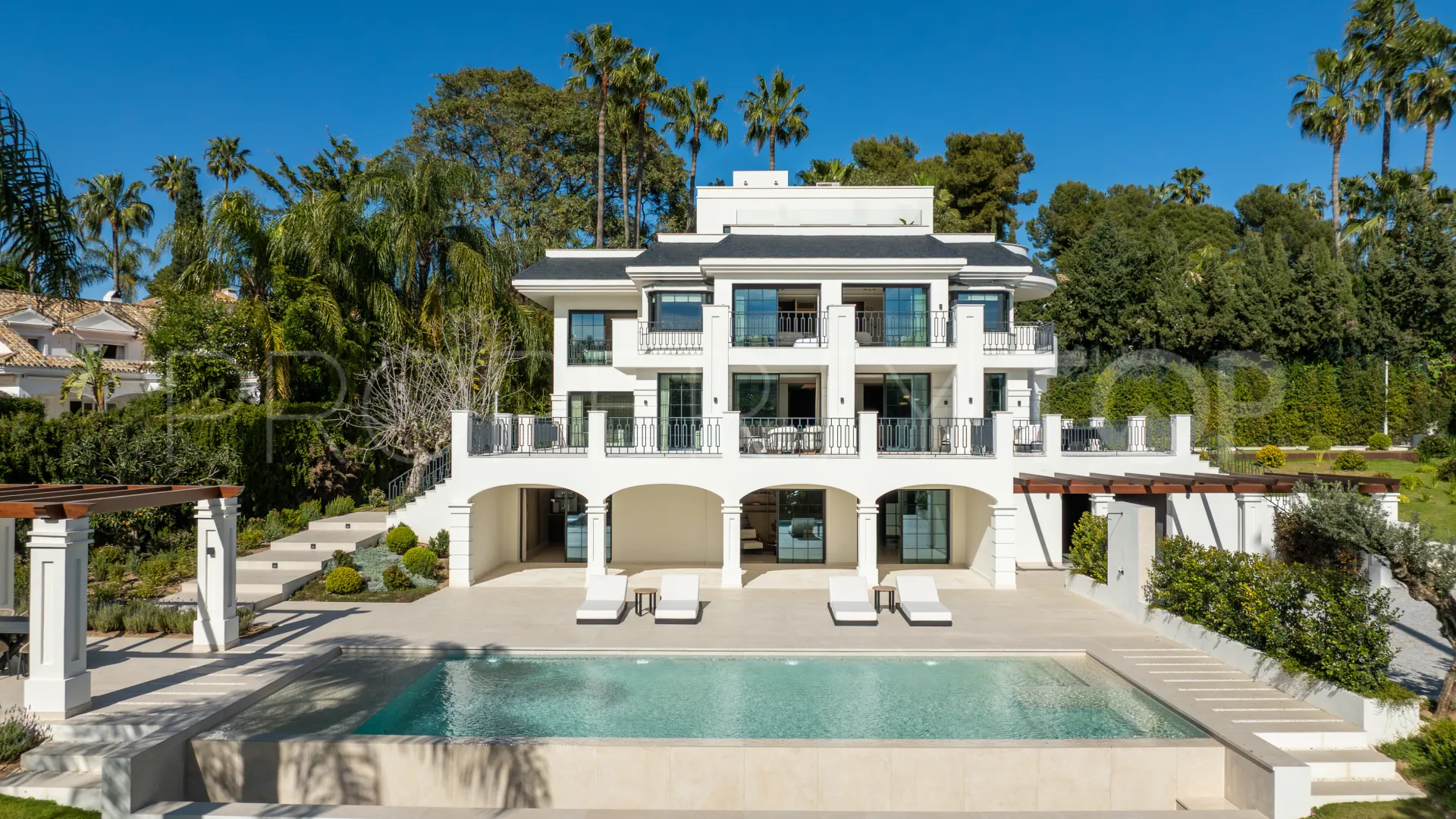 For sale Nueva Andalucia 6 bedrooms villa