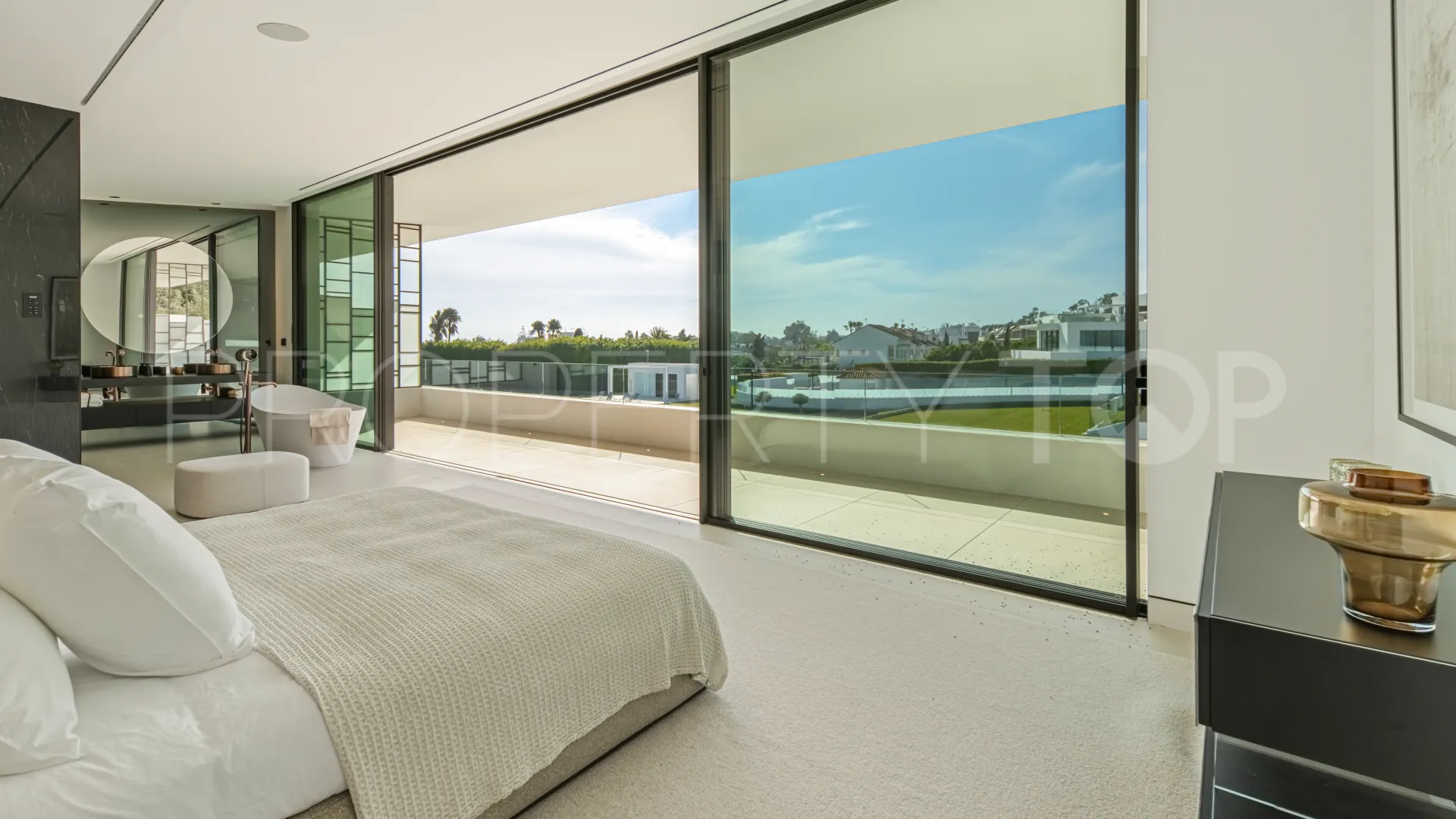 3 bedrooms semi detached villa in Marbella Golden Mile for sale