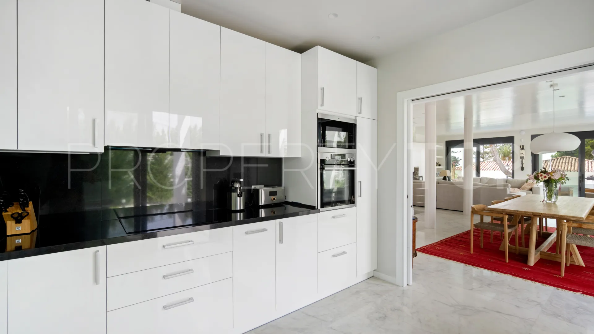 6 bedrooms Marbesa villa for sale
