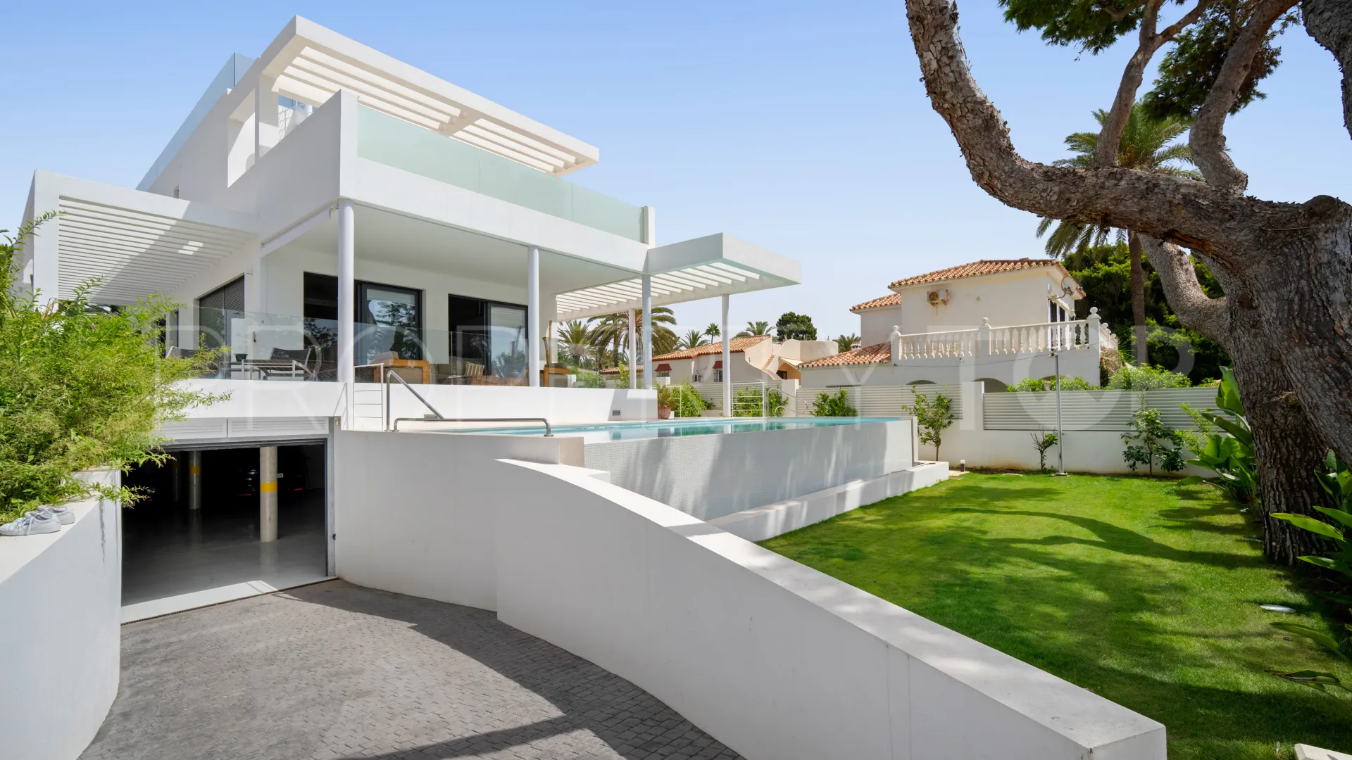 6 bedrooms Marbesa villa for sale