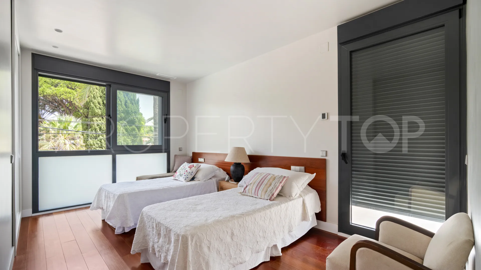 6 bedrooms Marbesa villa for sale