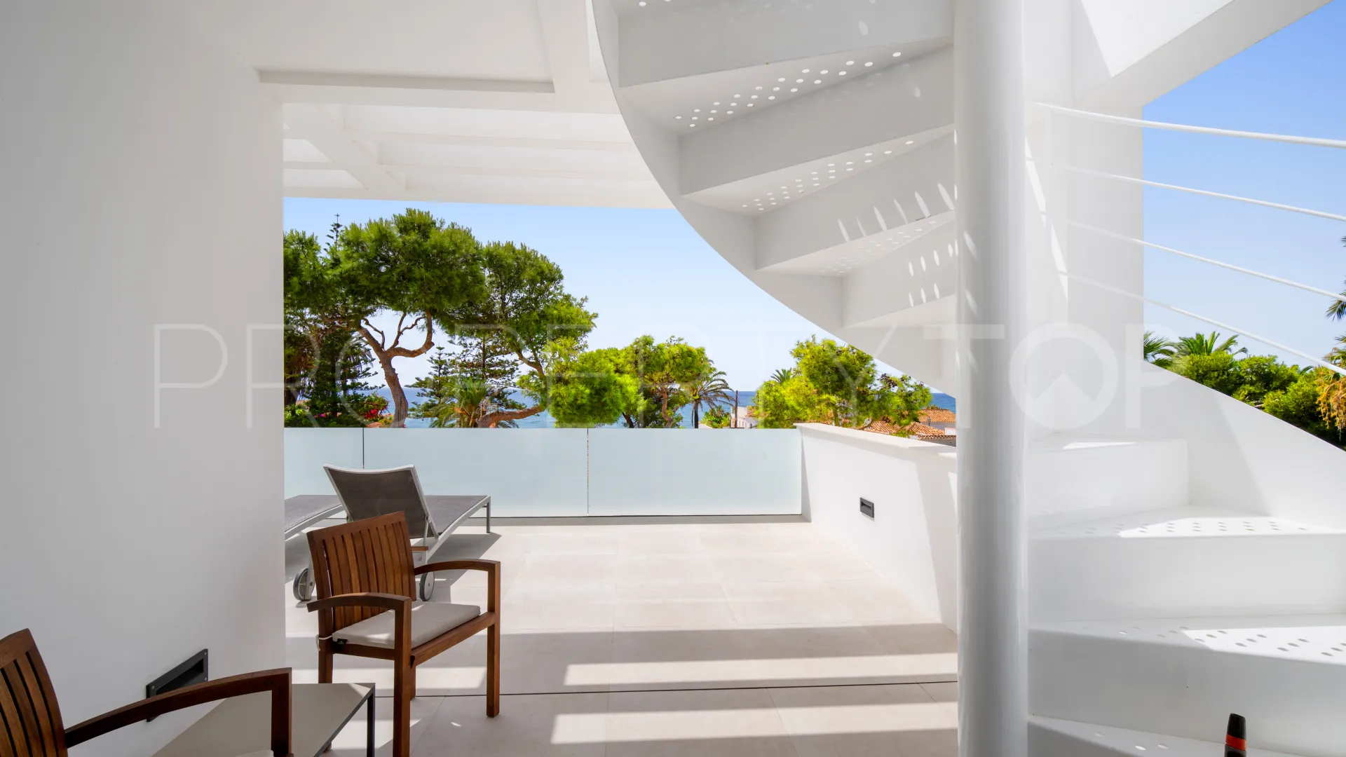6 bedrooms Marbesa villa for sale
