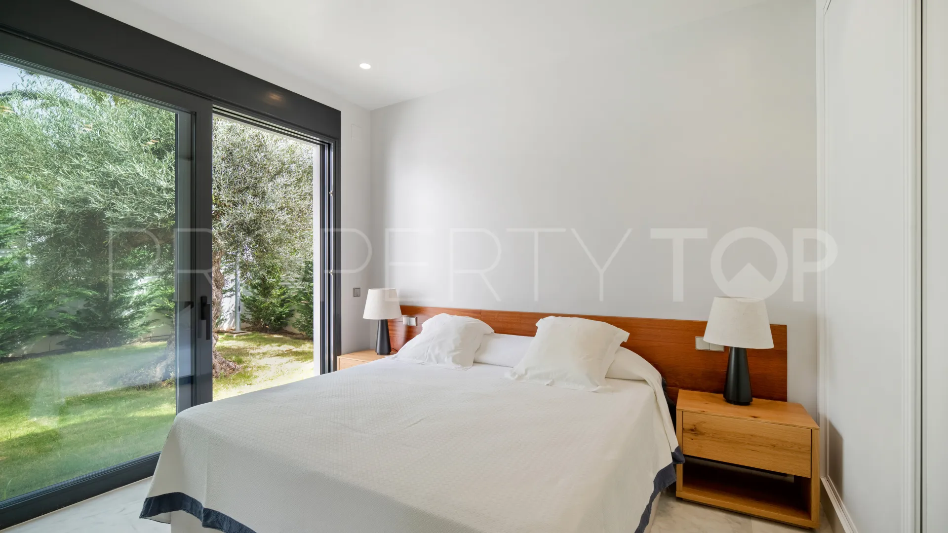 6 bedrooms Marbesa villa for sale